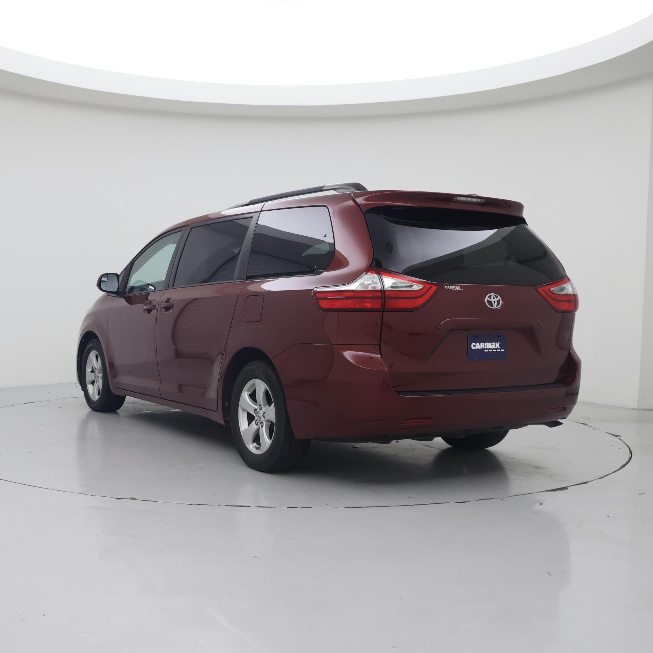 Thumbnail: 2017 Toyota Sienna - 2