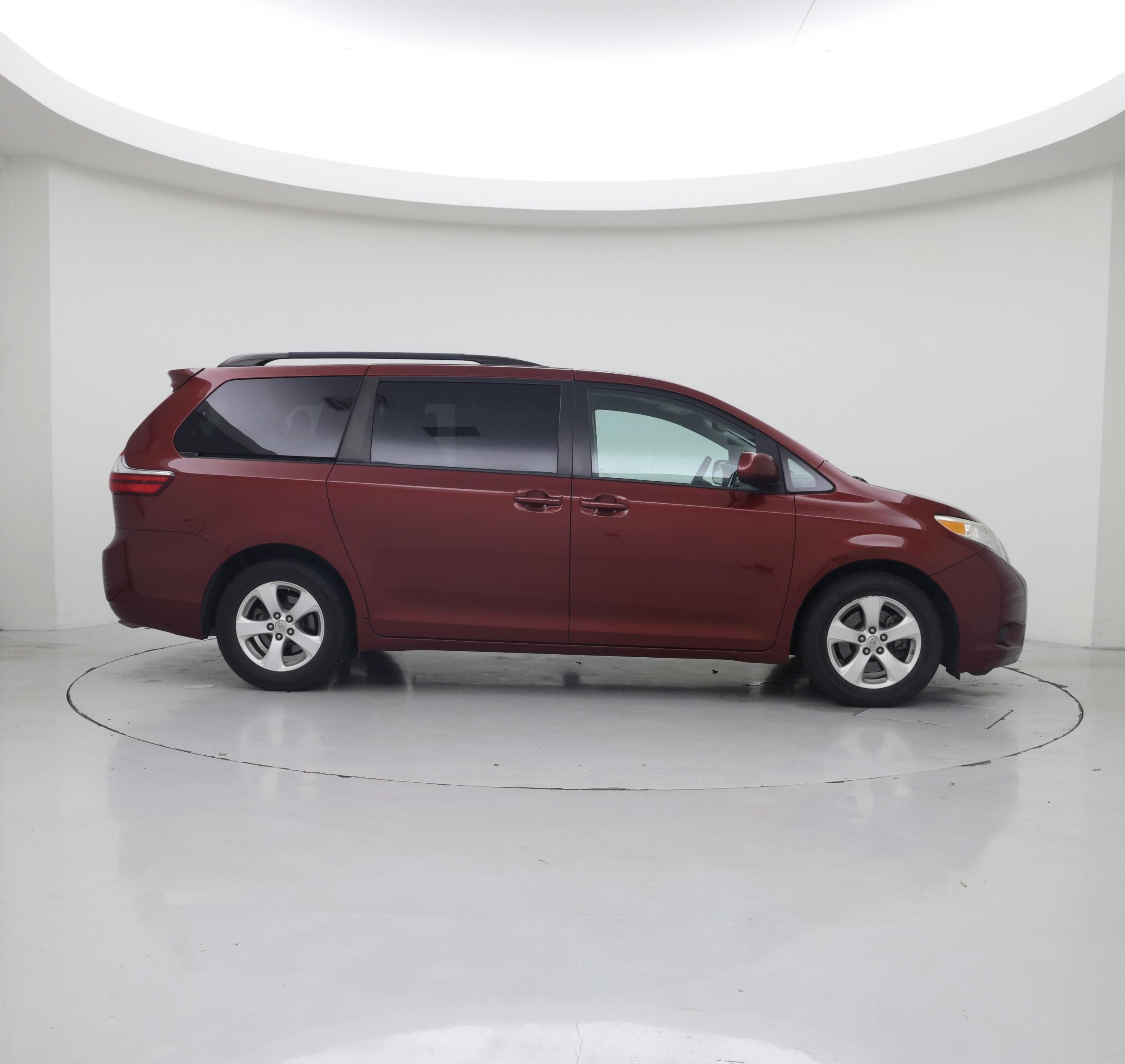 Thumbnail: 2017 Toyota Sienna - 7