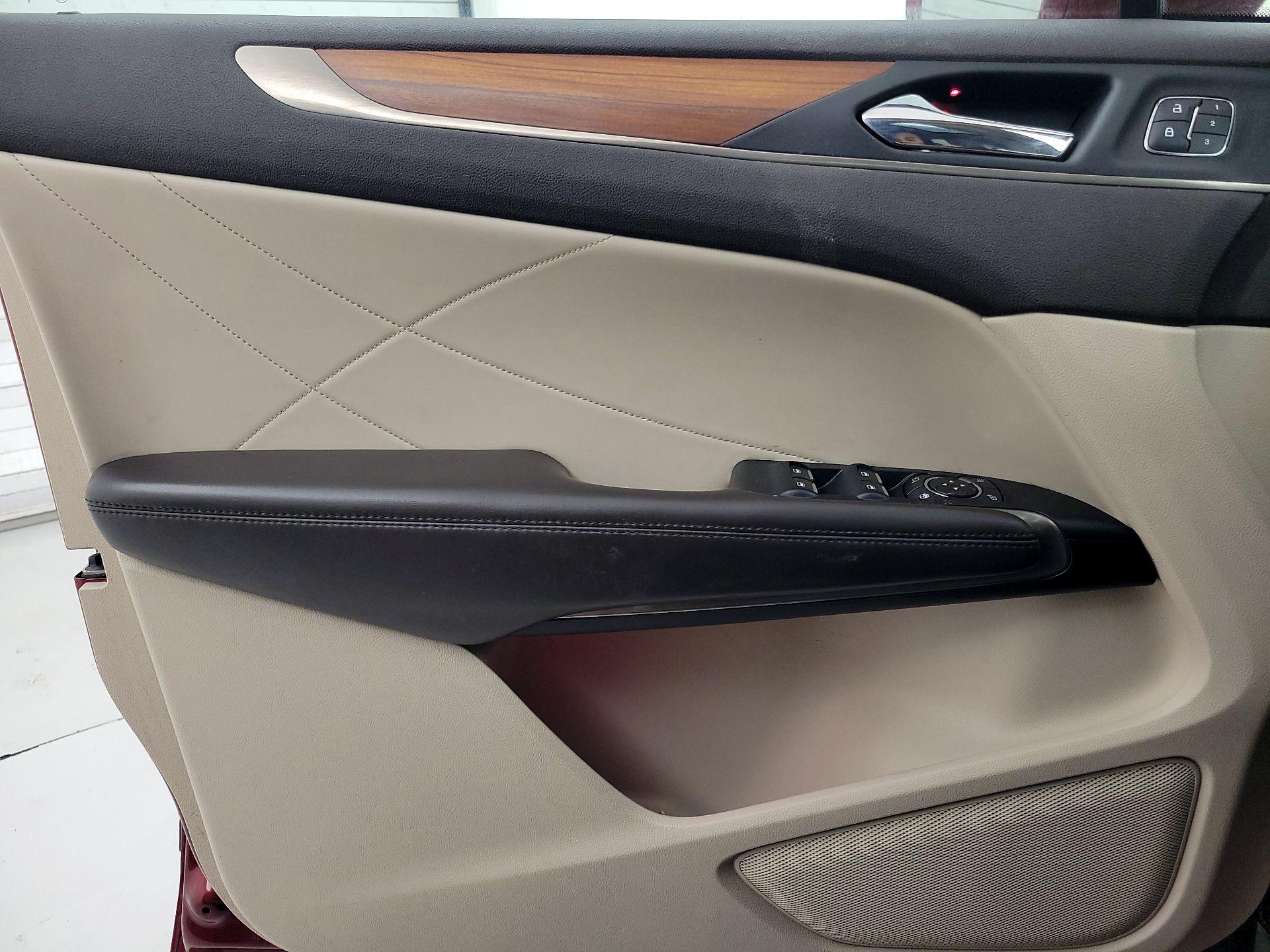 Thumbnail: 2017 Lincoln MKC - 12