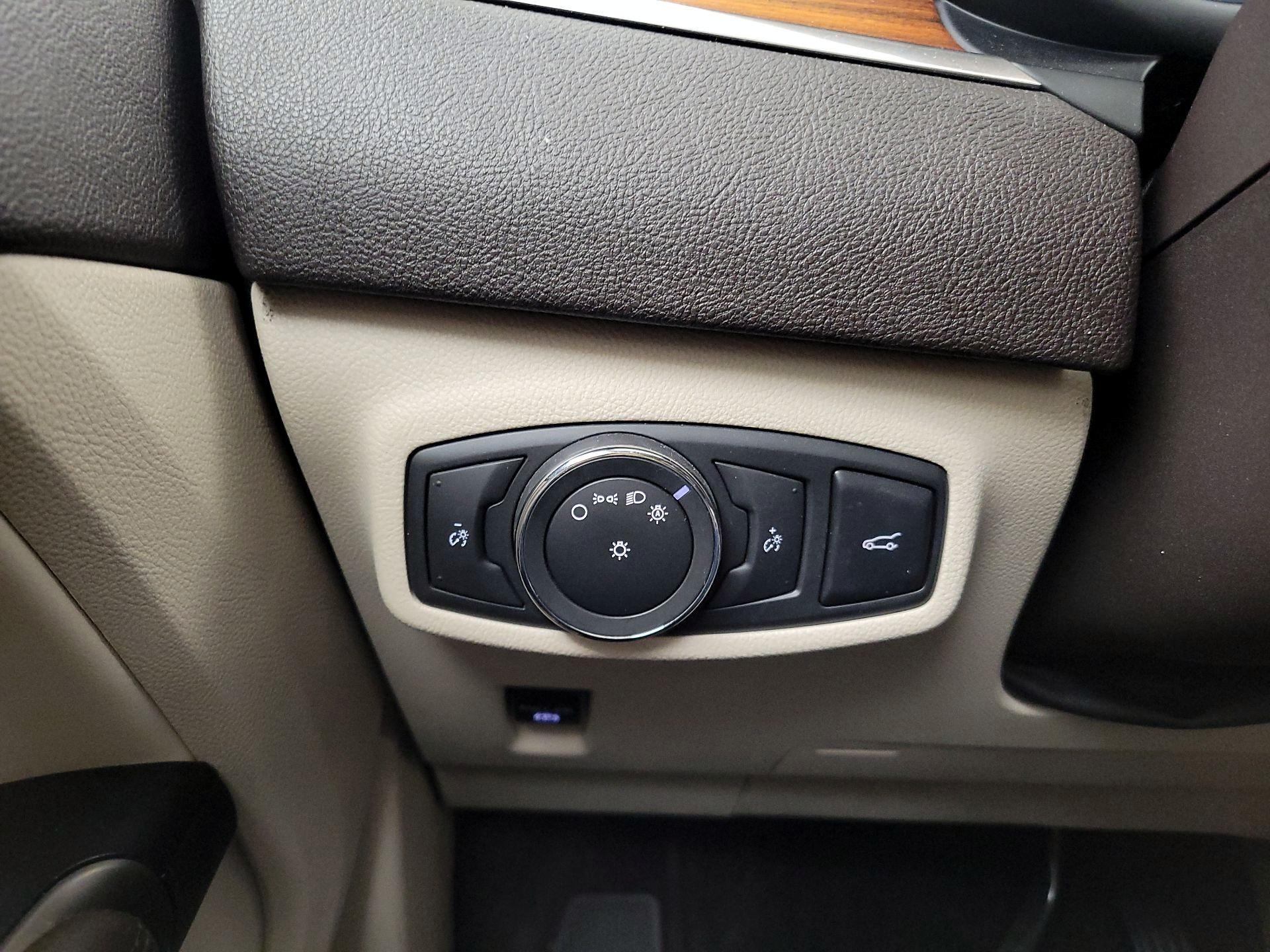 Thumbnail: 2017 Lincoln MKC - 13