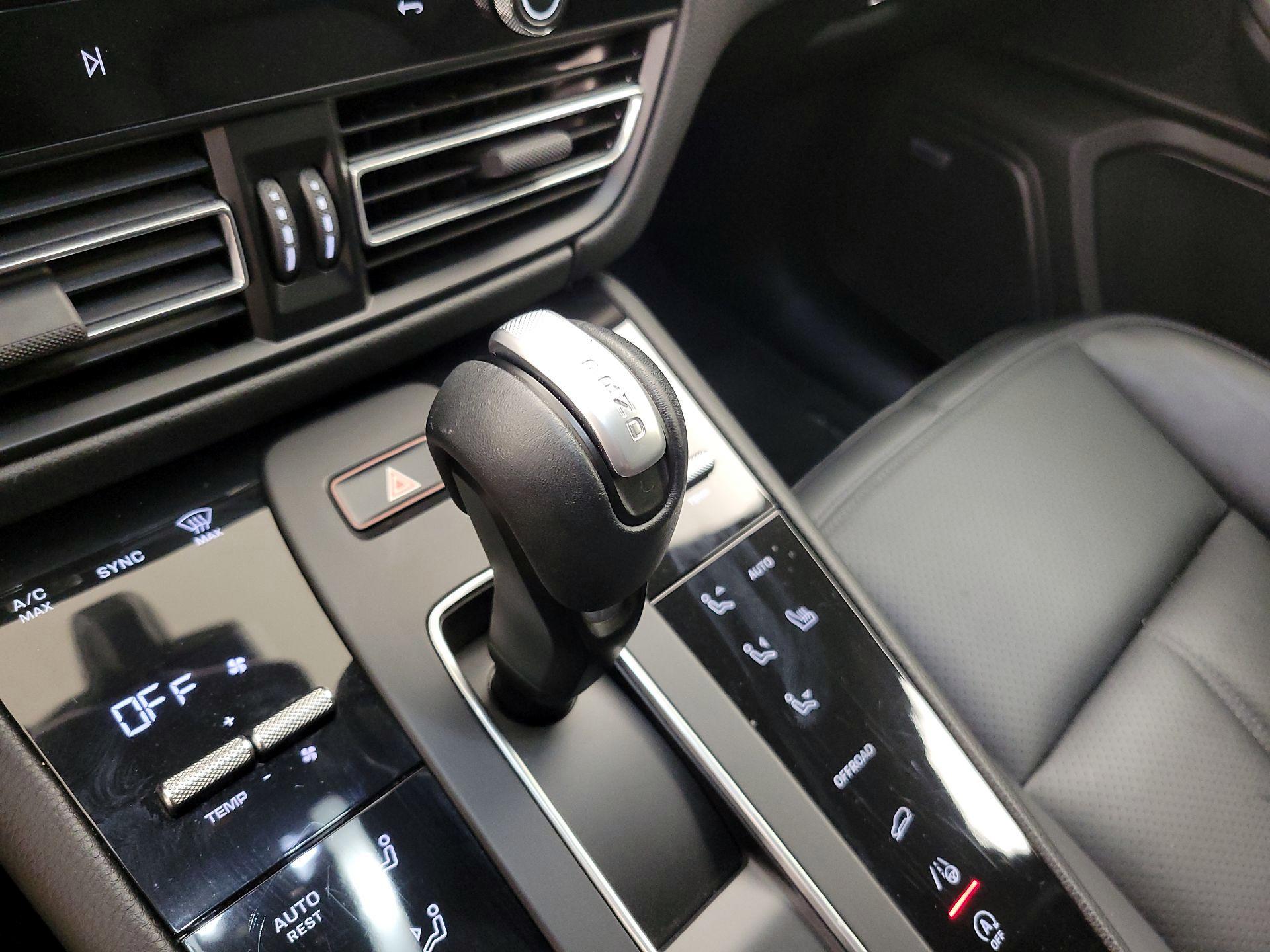 Thumbnail: 2022 Porsche Macan - 18