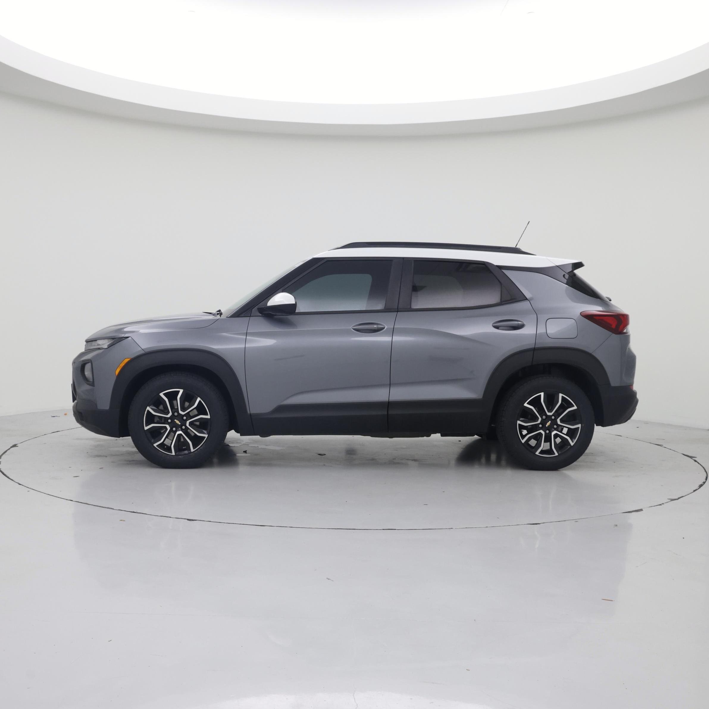 Thumbnail: 2021 Chevrolet TrailBlazer - 3