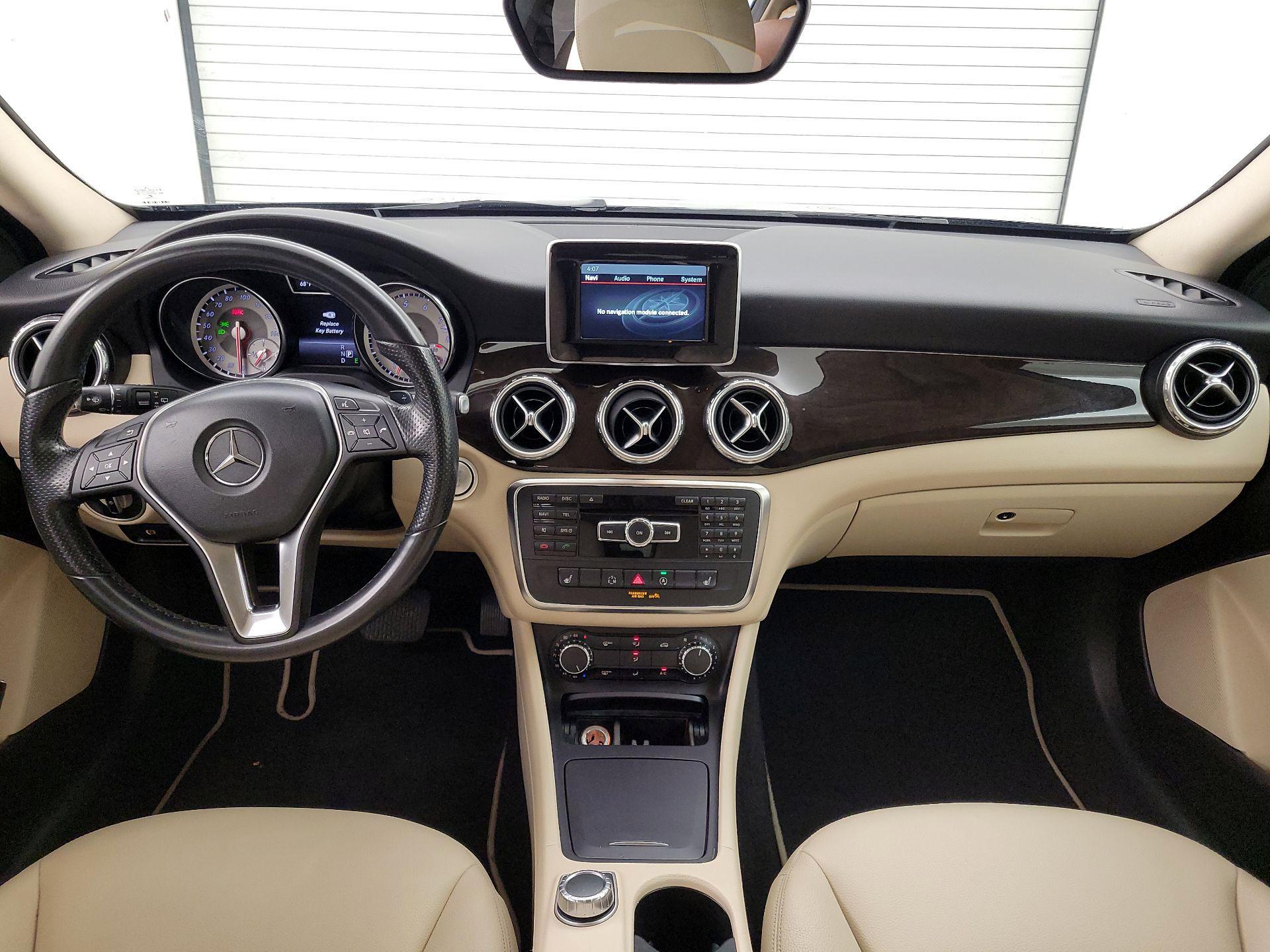 Thumbnail: 2015 Mercedes-Benz GLA - 9
