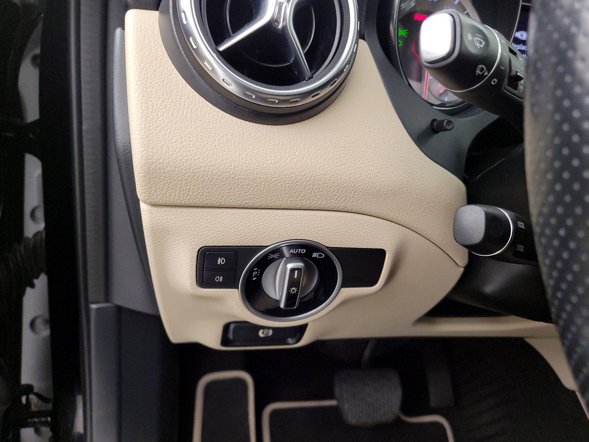 Thumbnail: 2015 Mercedes-Benz GLA - 13