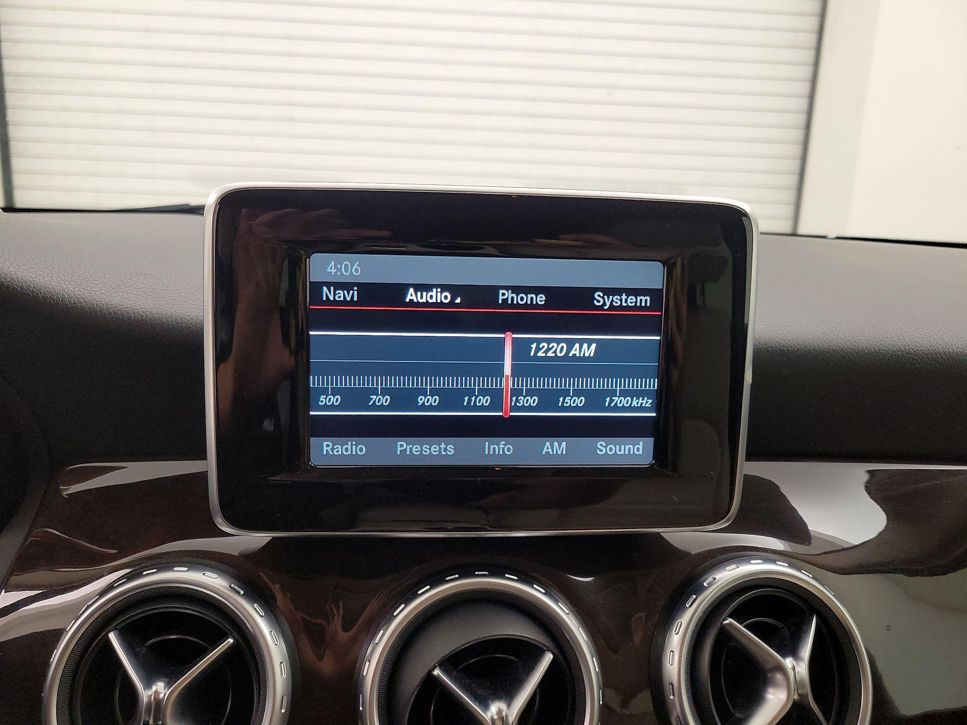 Thumbnail: 2015 Mercedes-Benz GLA - 15