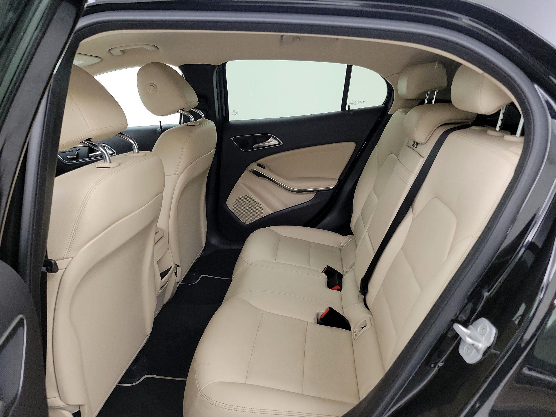 Thumbnail: 2015 Mercedes-Benz GLA - 19