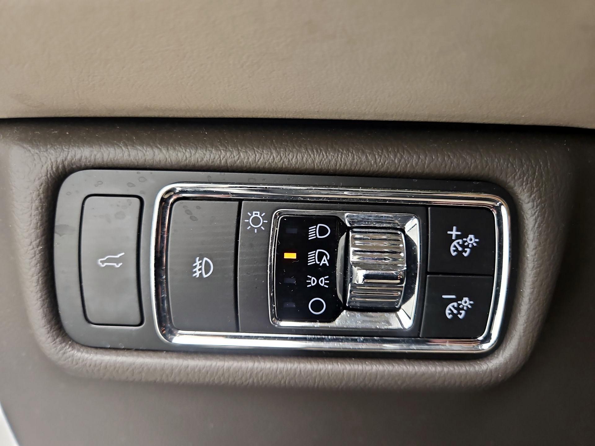 Thumbnail: 2020 Lincoln Aviator - 13