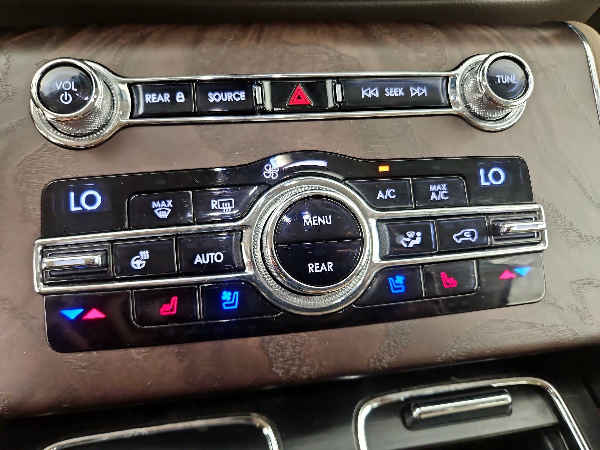 Thumbnail: 2020 Lincoln Aviator - 17