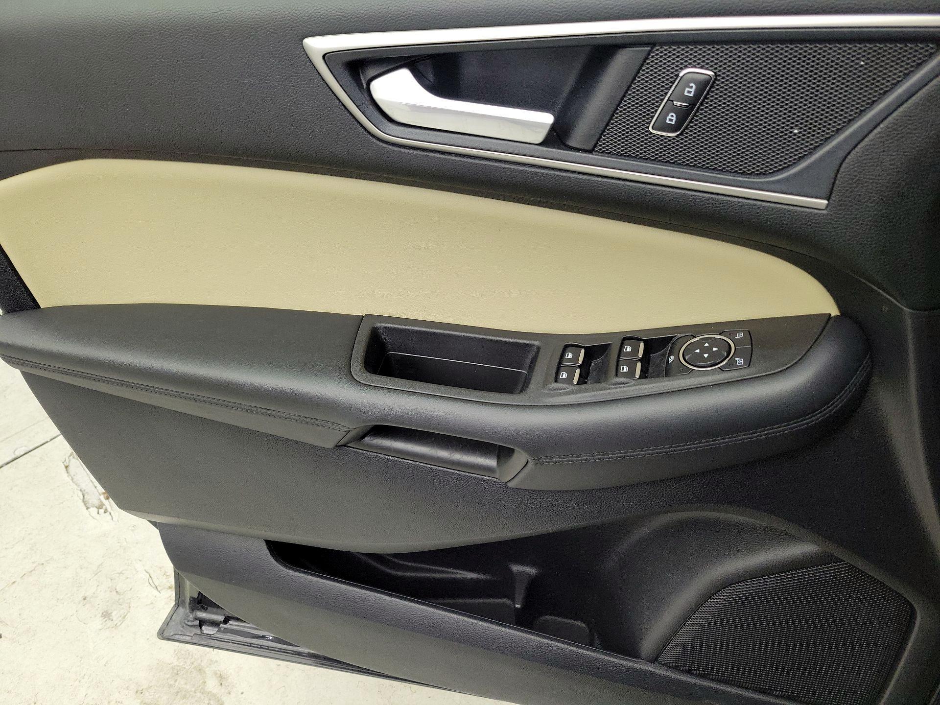 Thumbnail: 2021 Ford Edge - 12