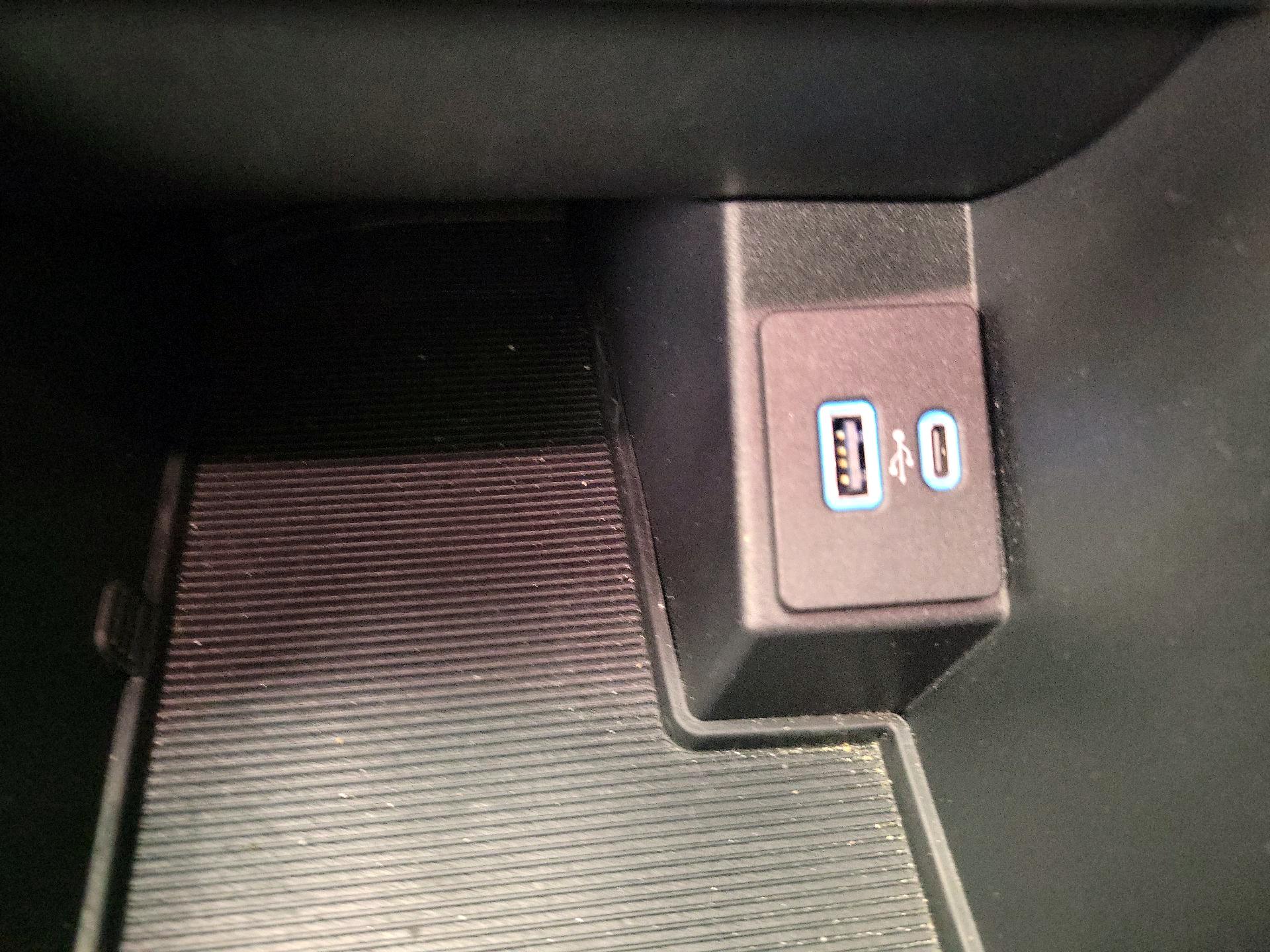 Thumbnail: 2021 Ford Edge - 19