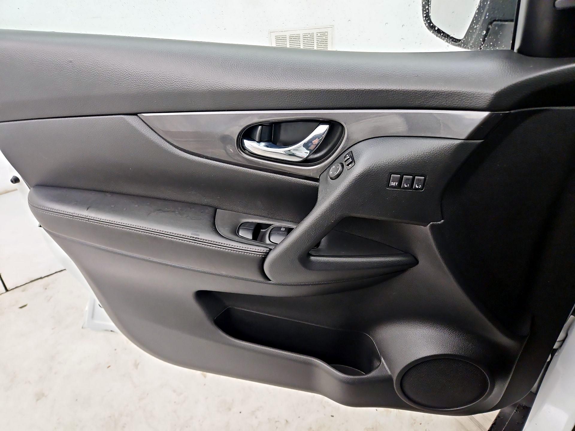 Thumbnail: 2020 Nissan Rogue - 12