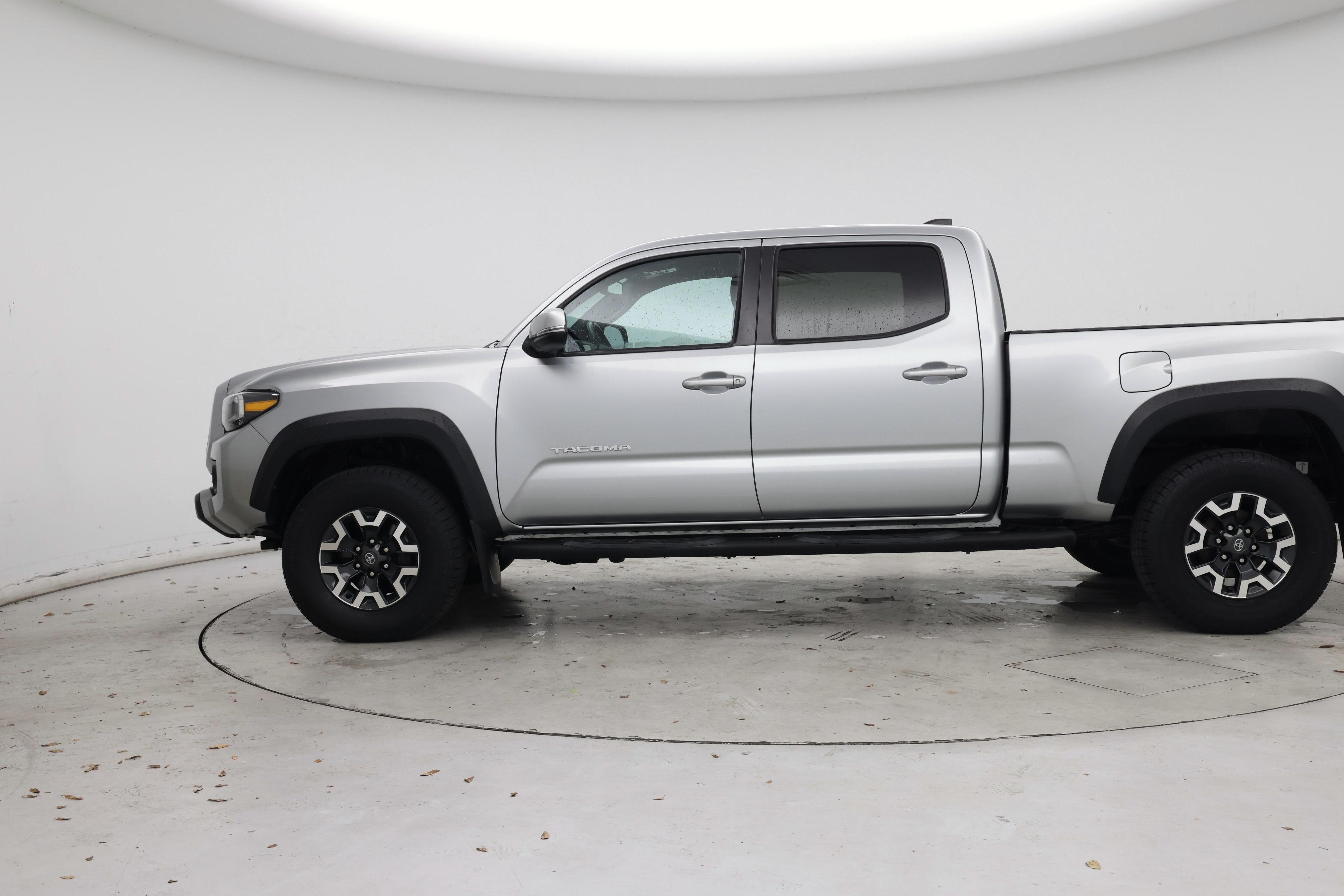 Thumbnail: 2022 Toyota Tacoma - 3