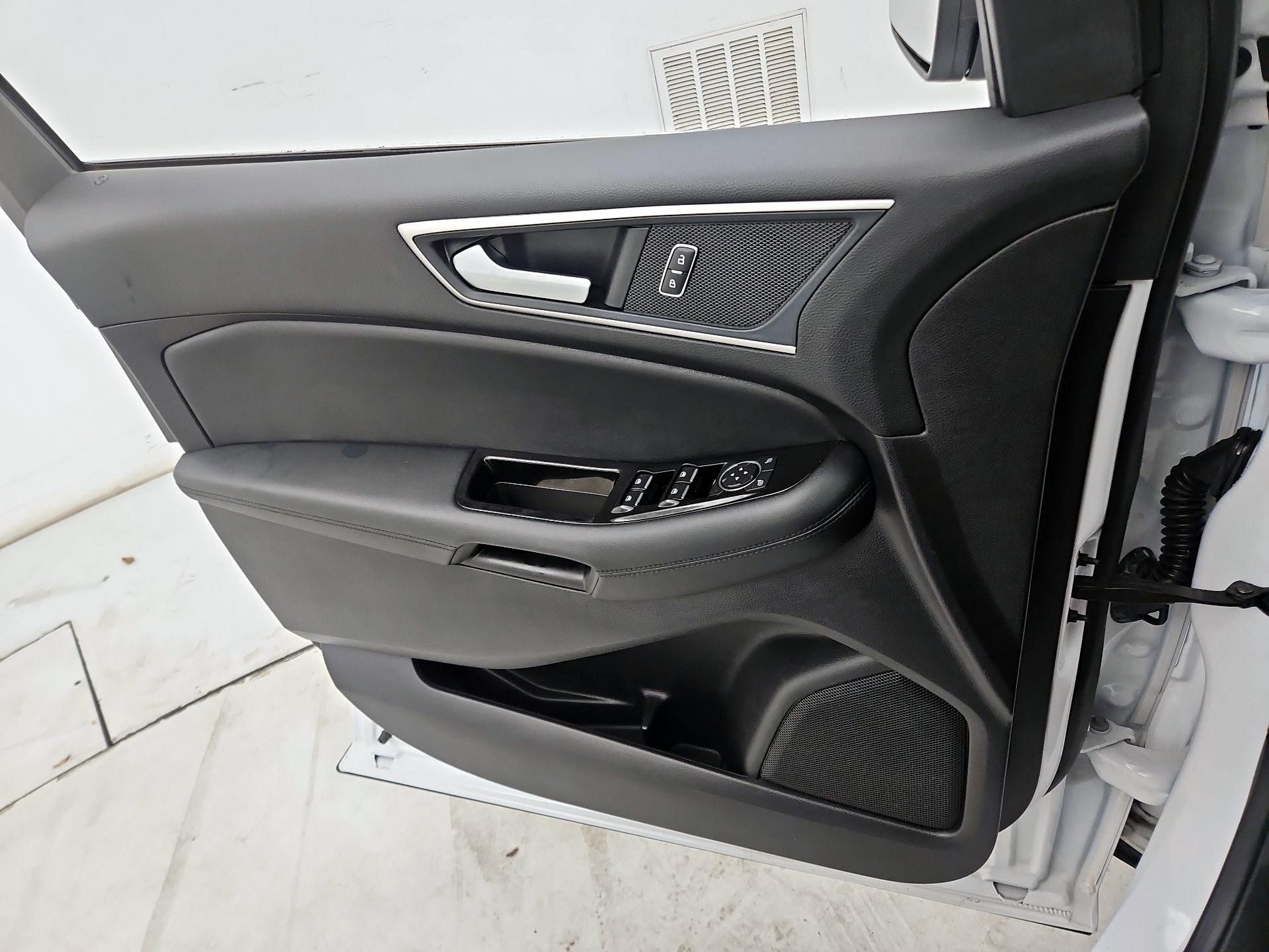 Thumbnail: 2020 Ford Edge - 12