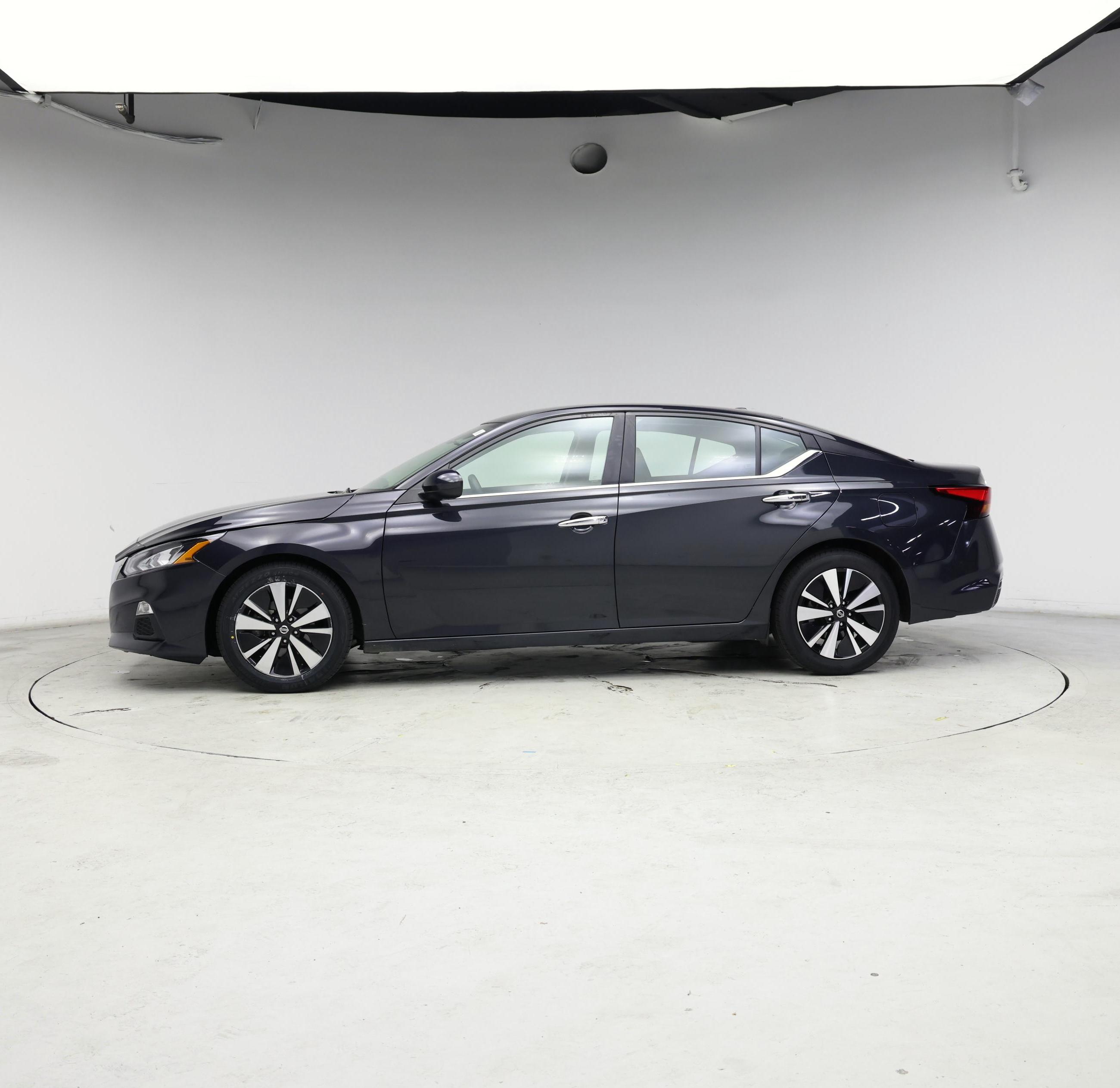 Thumbnail: 2022 Nissan Altima - 3