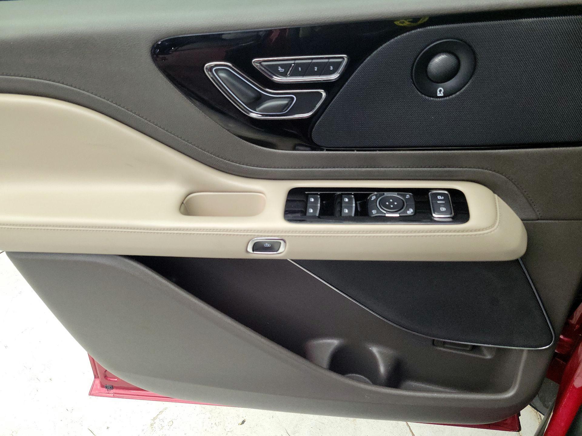 Thumbnail: 2020 Lincoln Aviator - 12