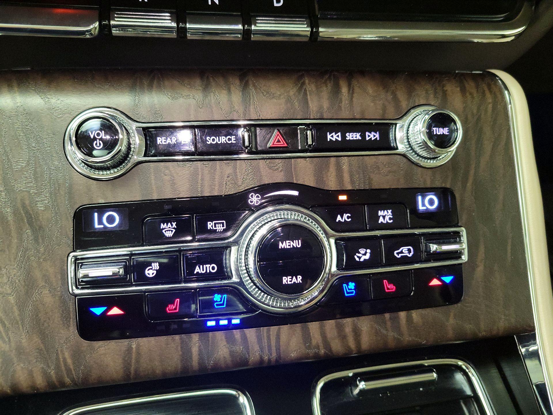 Thumbnail: 2020 Lincoln Aviator - 17