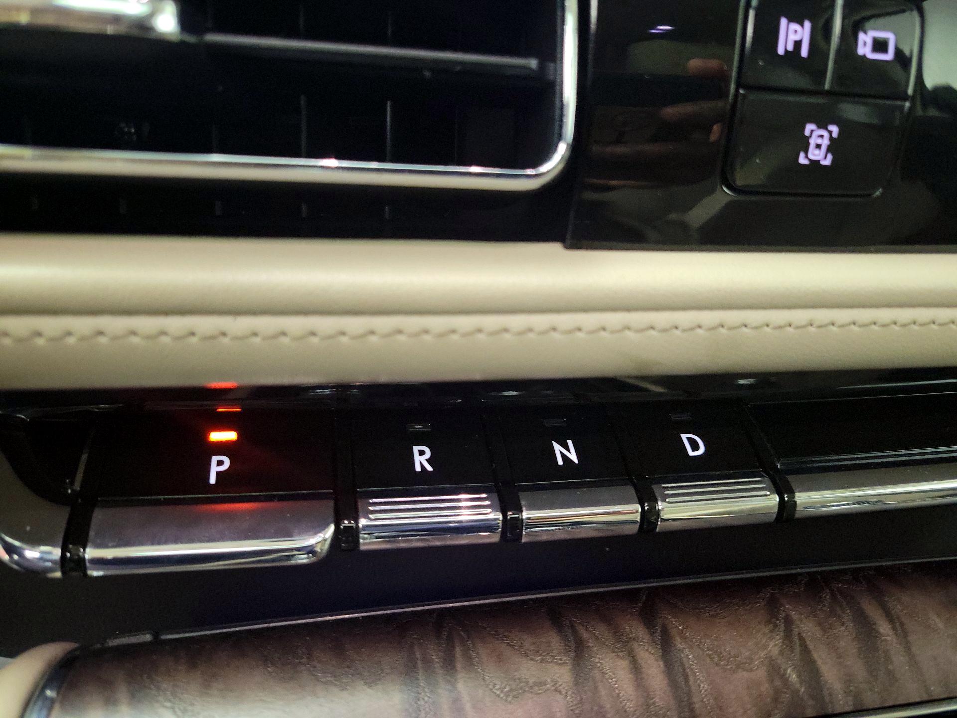 Thumbnail: 2020 Lincoln Aviator - 18