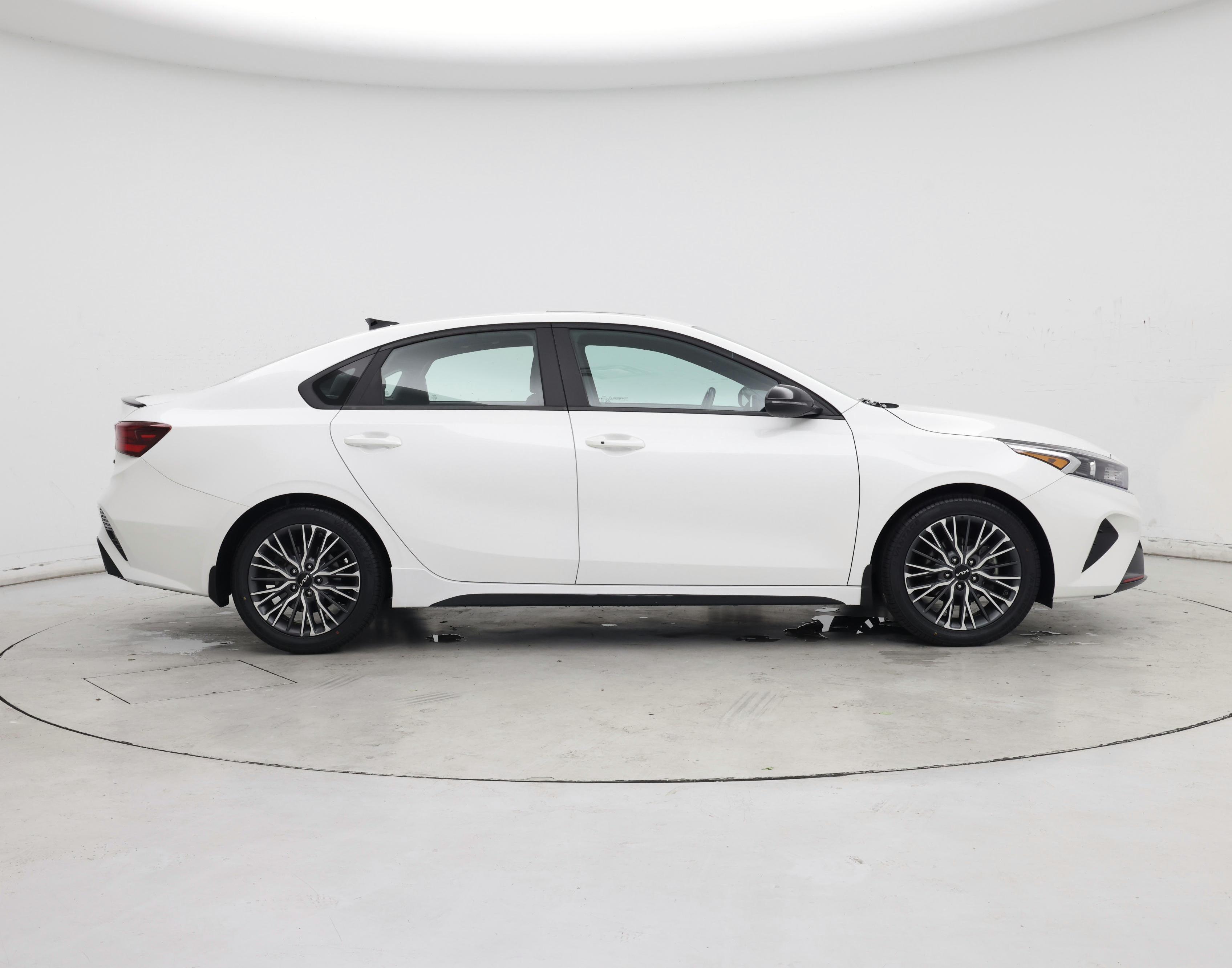 Thumbnail: 2023 Kia Forte - 7