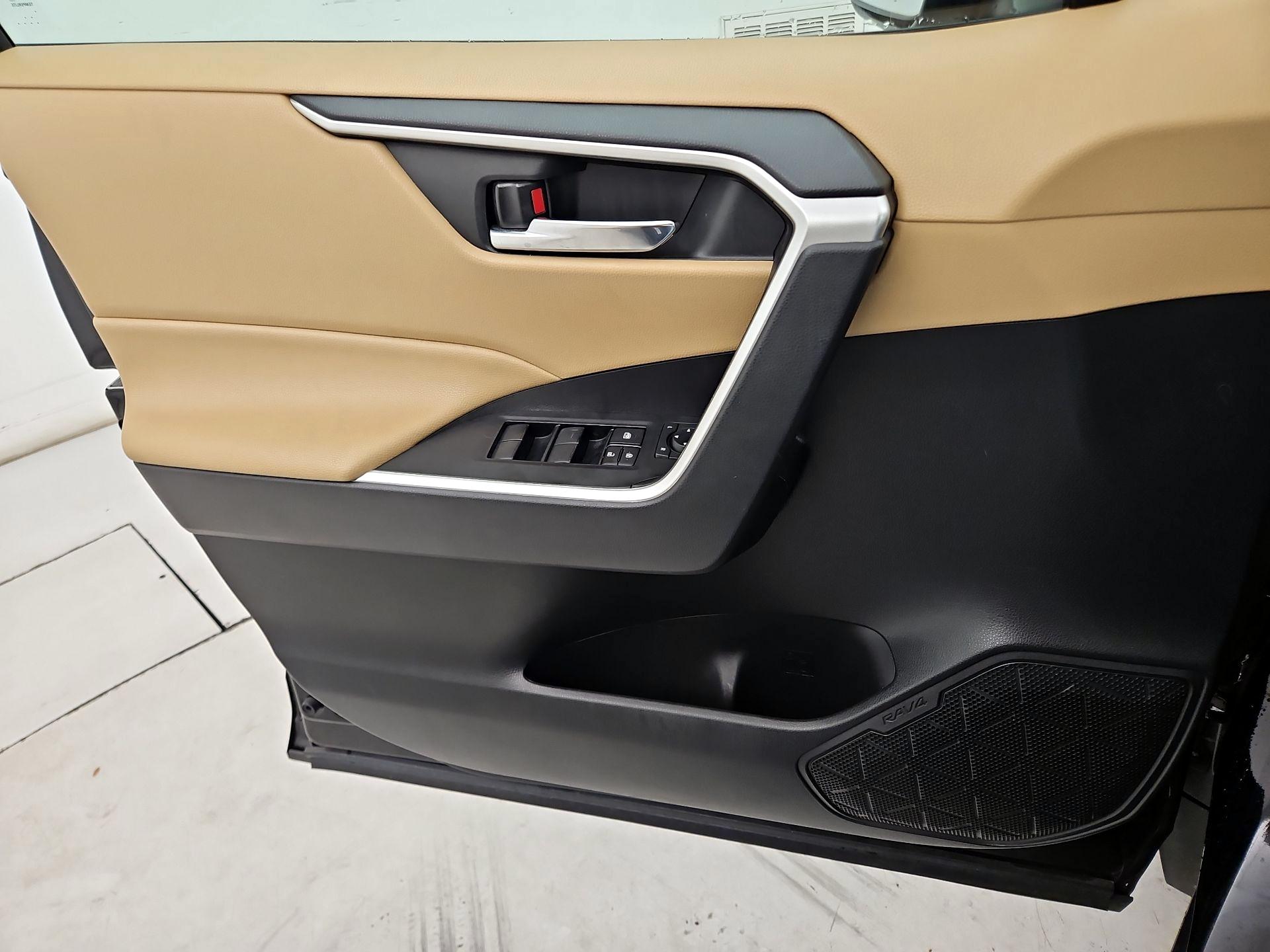 Thumbnail: 2021 Toyota RAV4 - 12