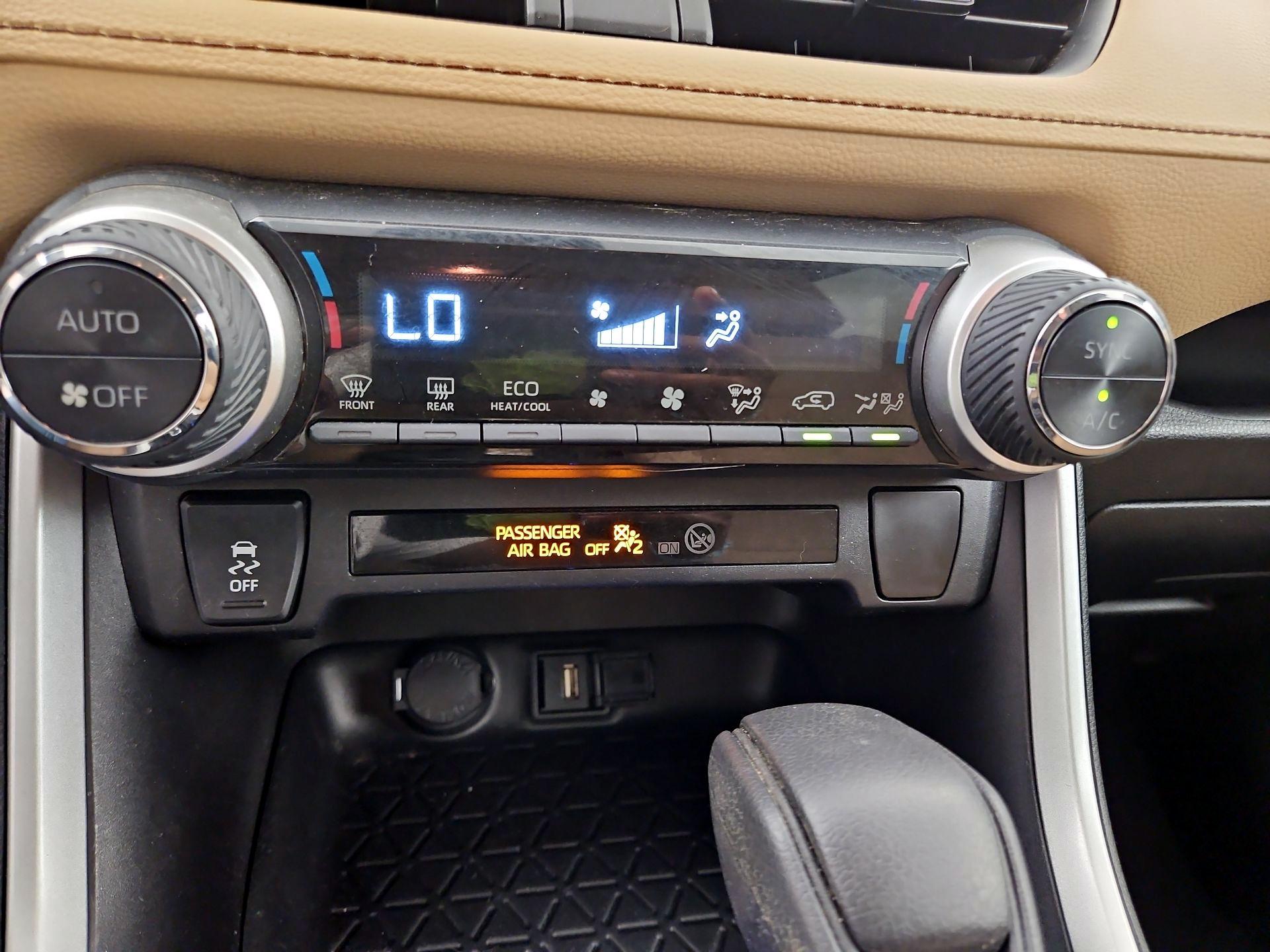 Thumbnail: 2021 Toyota RAV4 - 16