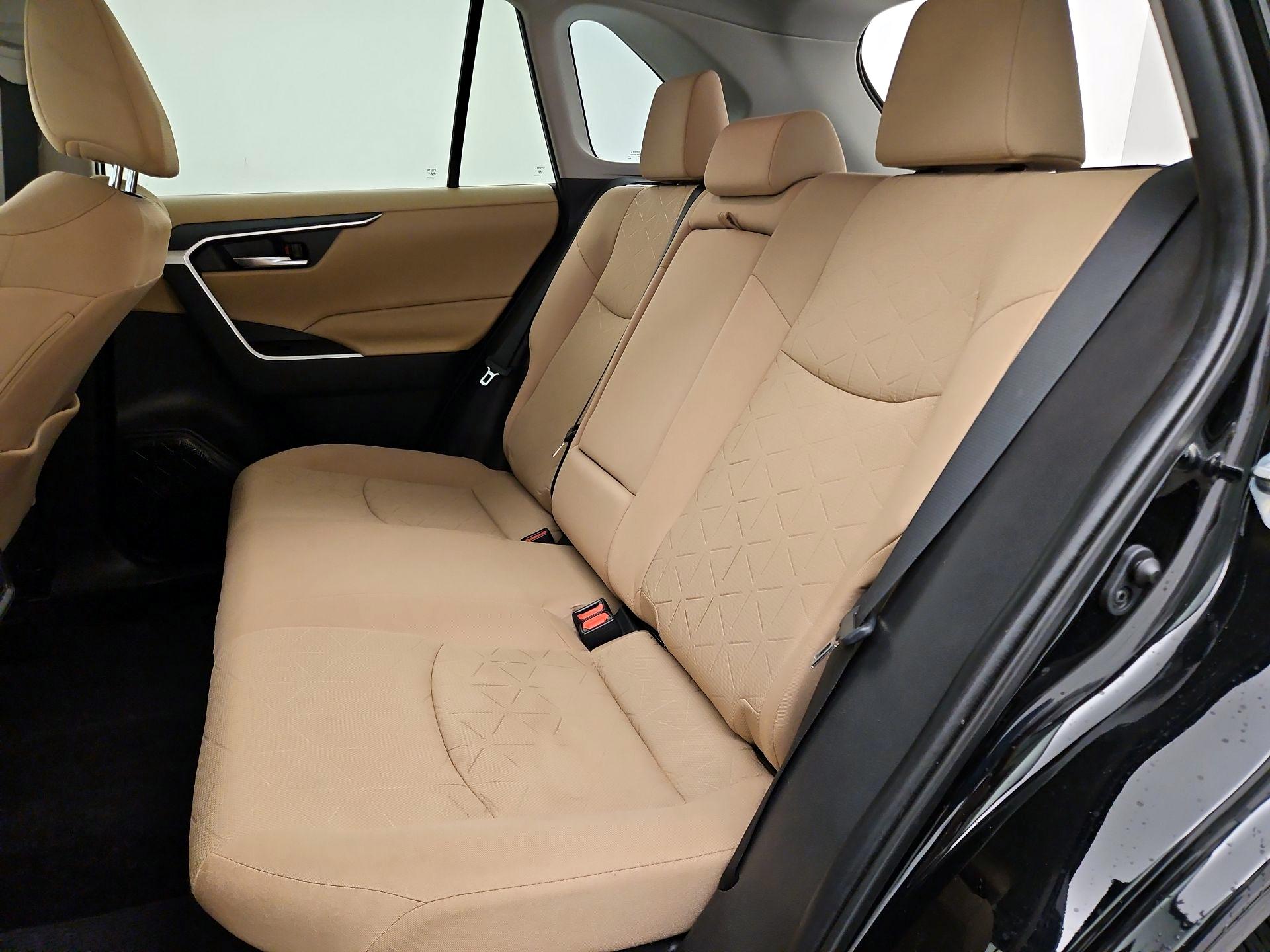 Thumbnail: 2021 Toyota RAV4 - 20