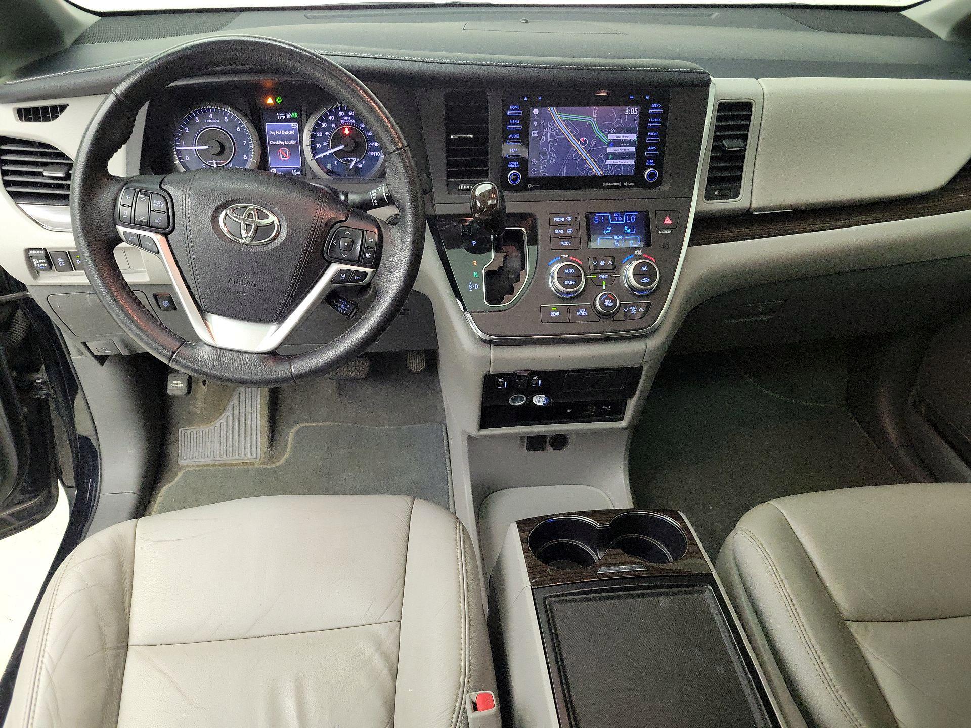 Thumbnail: 2018 Toyota Sienna - 9