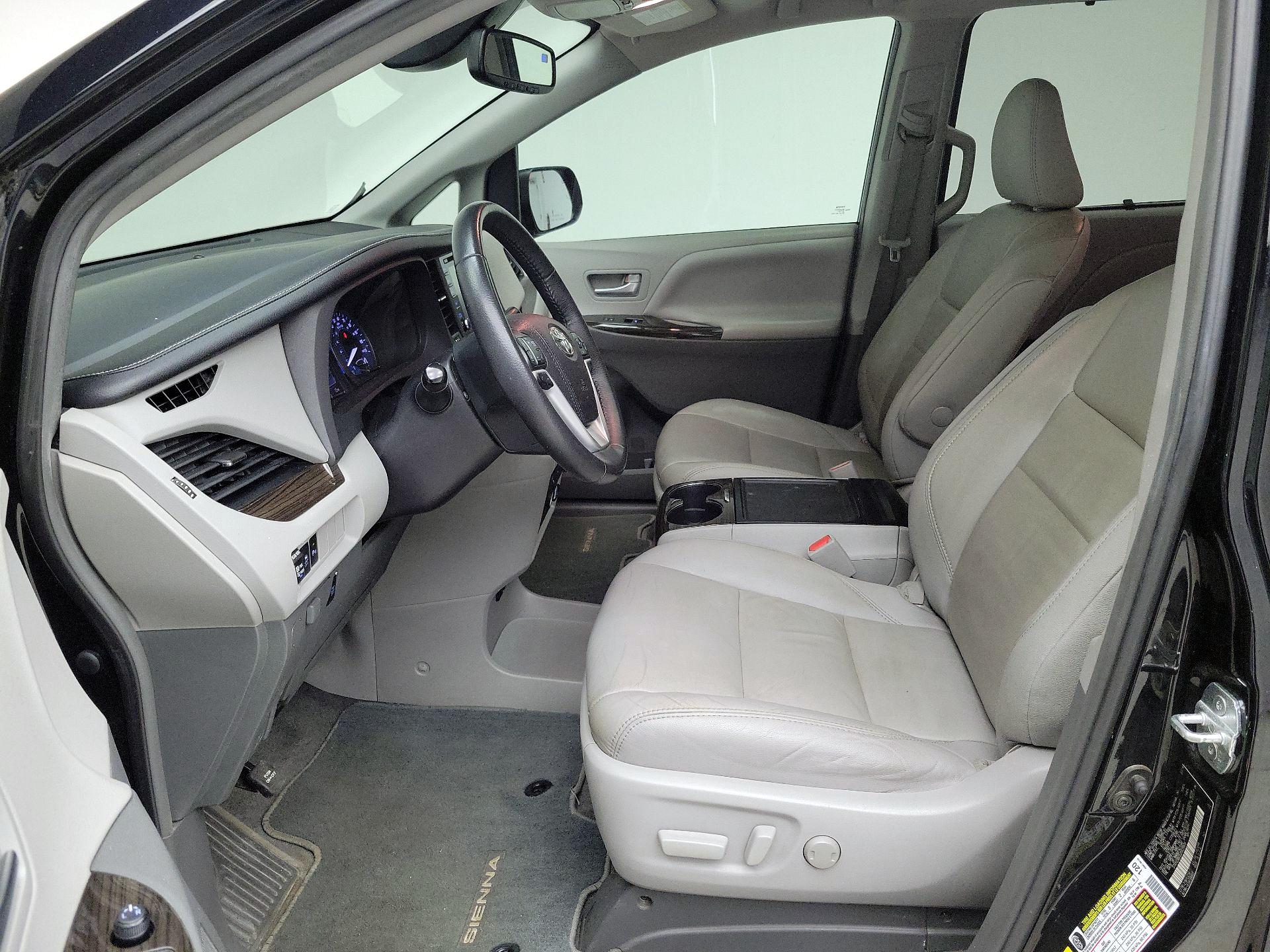 Thumbnail: 2018 Toyota Sienna - 11