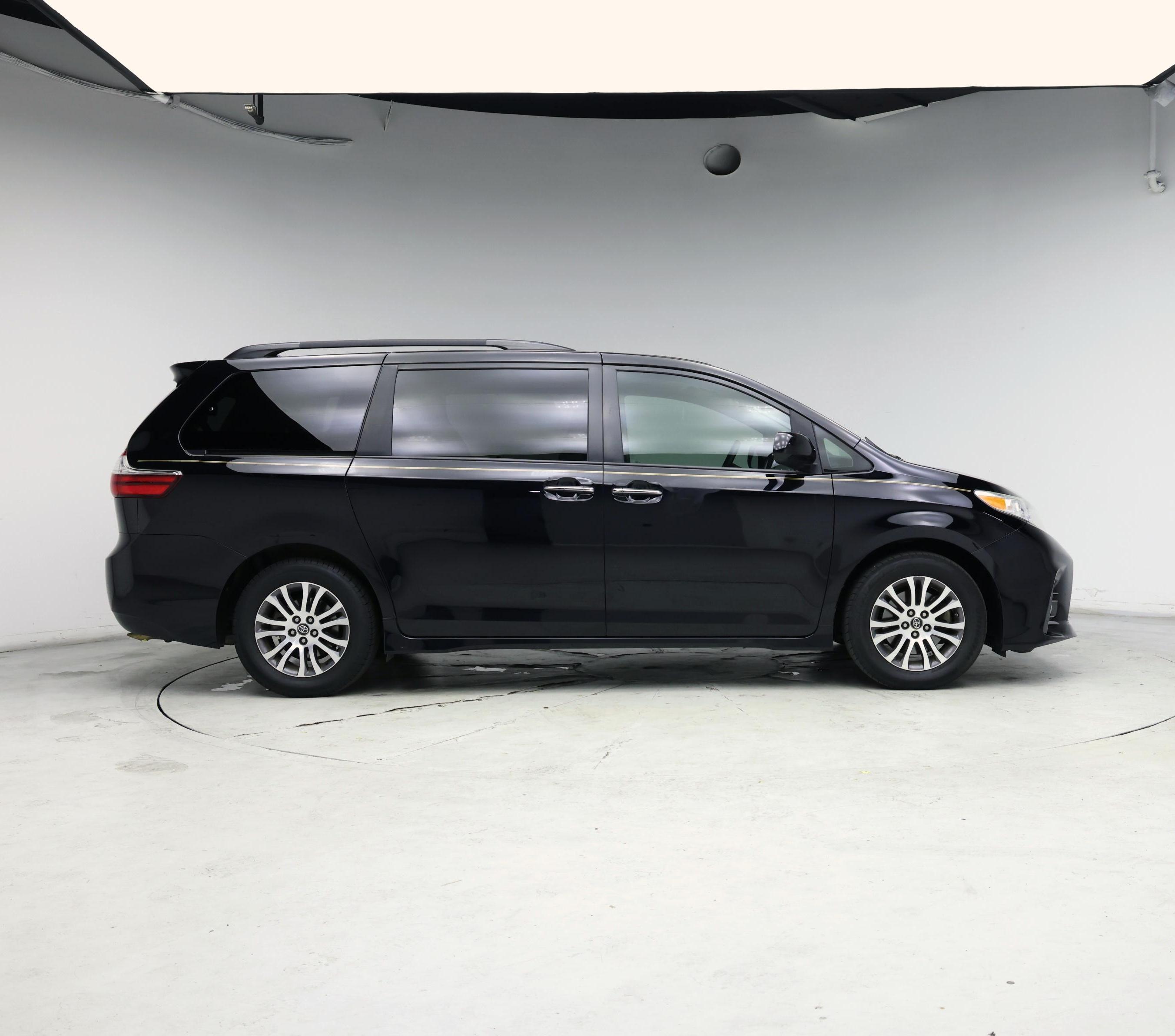 Thumbnail: 2018 Toyota Sienna - 7