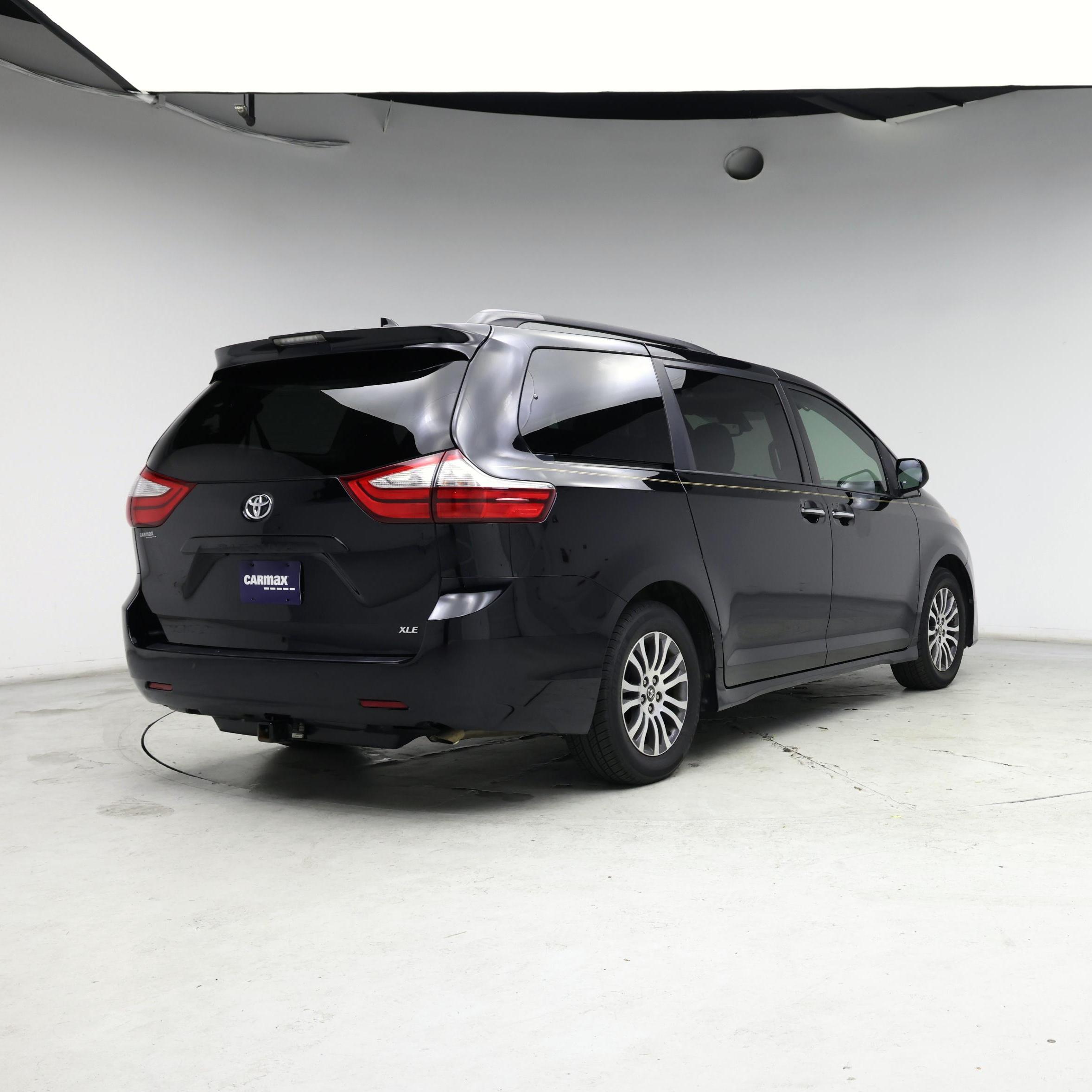 Thumbnail: 2018 Toyota Sienna - 8