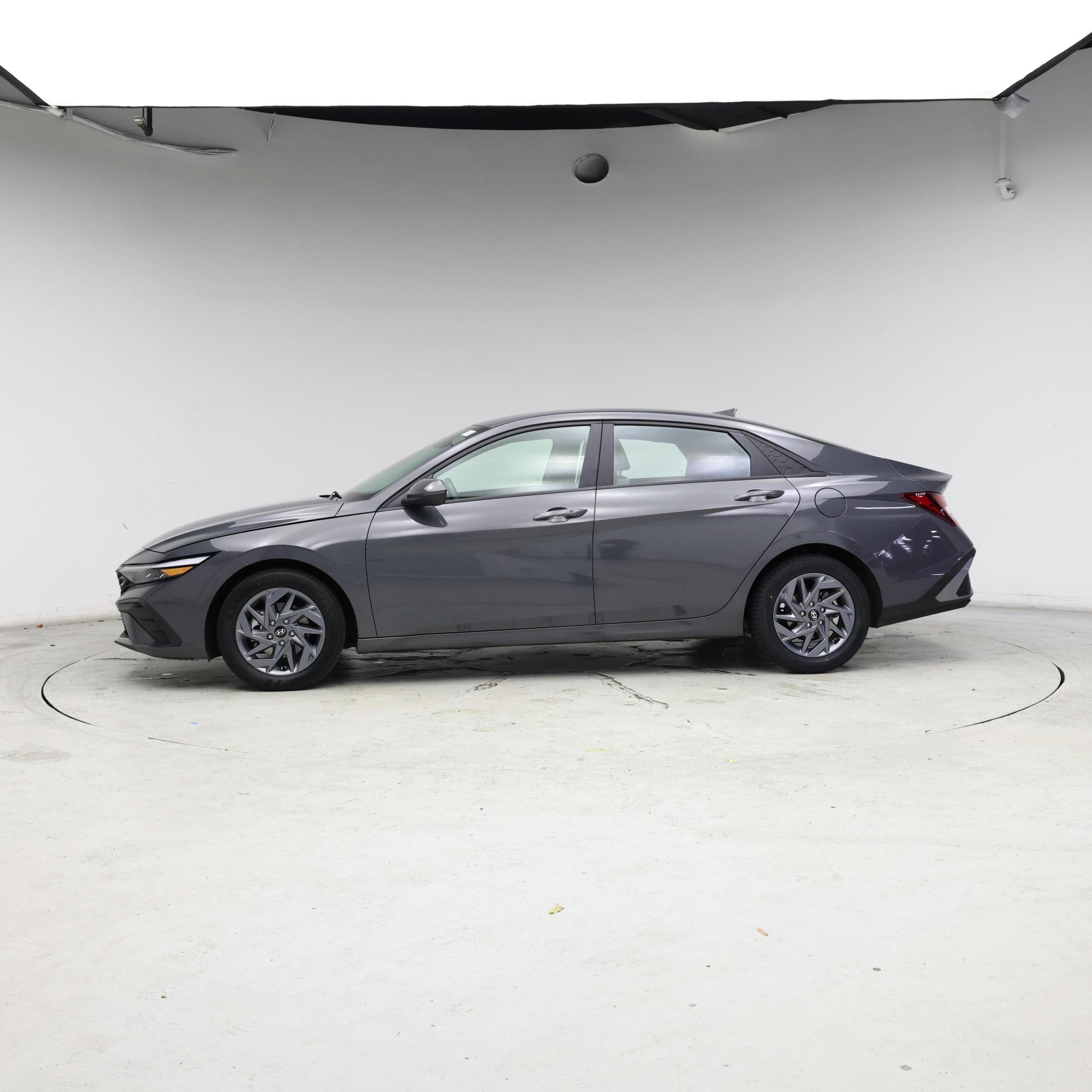 Thumbnail: 2024 Hyundai Elantra - 3