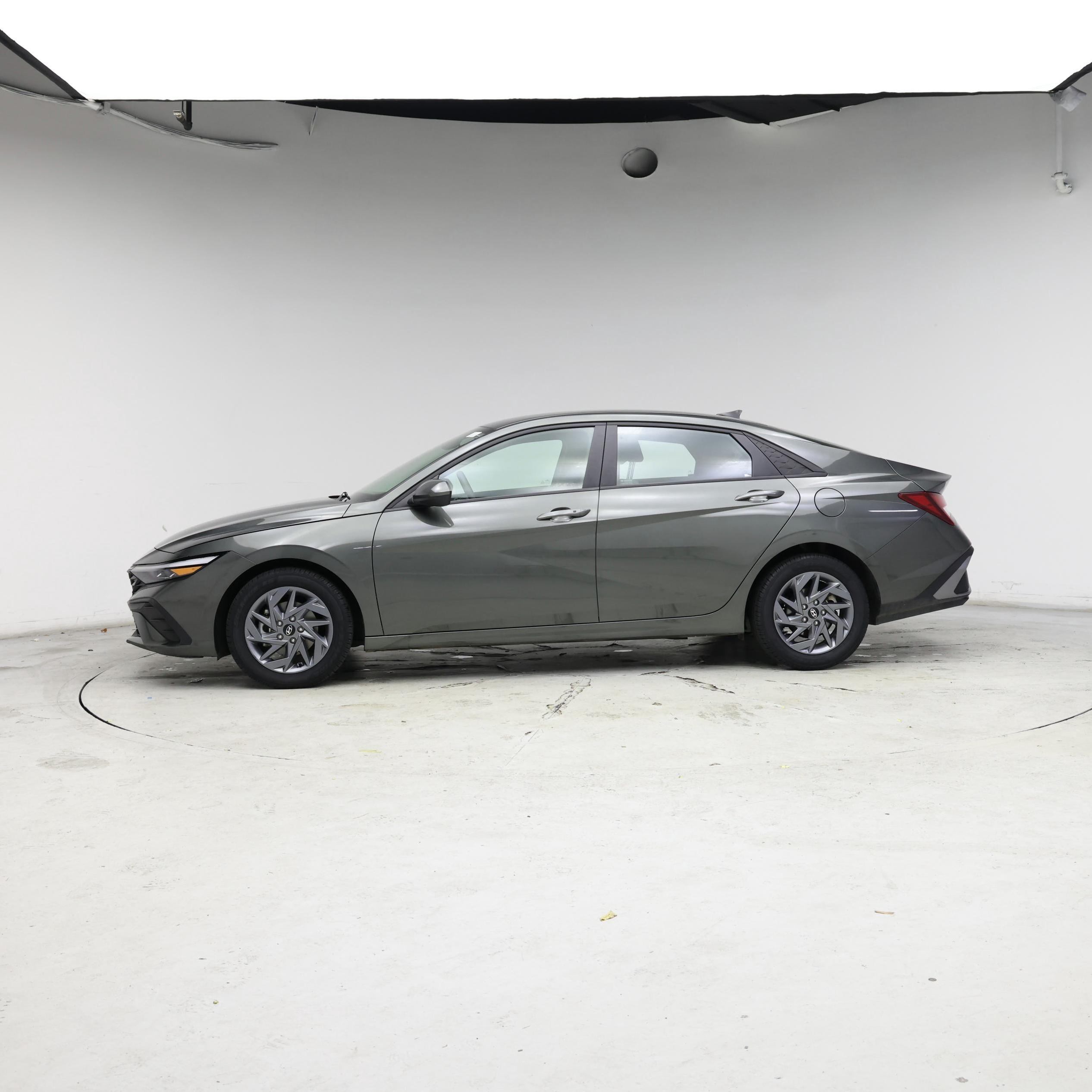 Thumbnail: 2024 Hyundai Elantra - 3