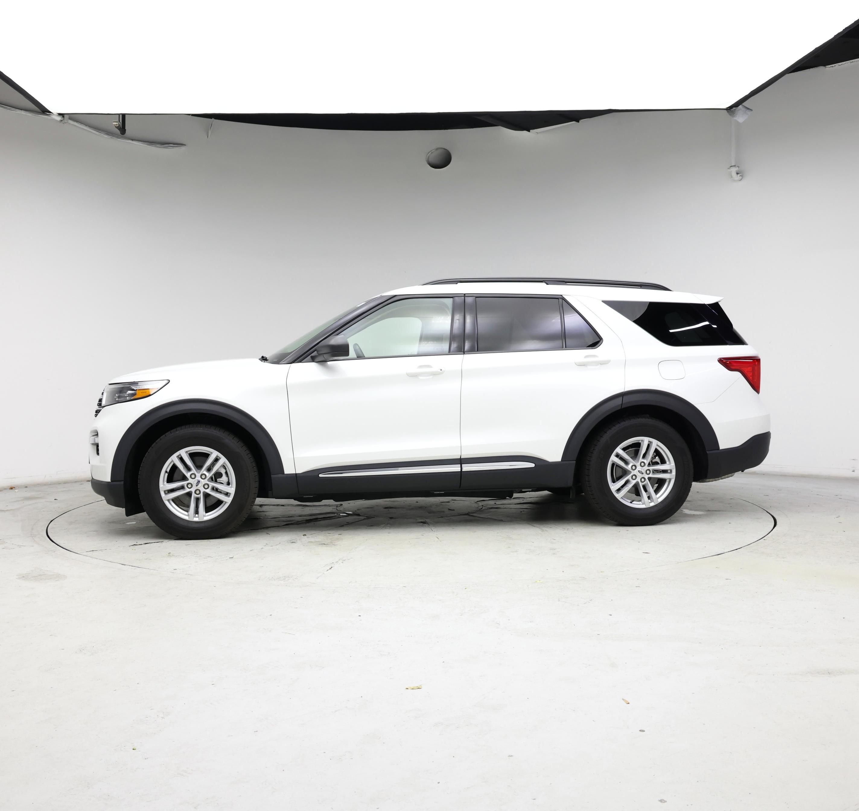 Thumbnail: 2022 Ford Explorer - 3