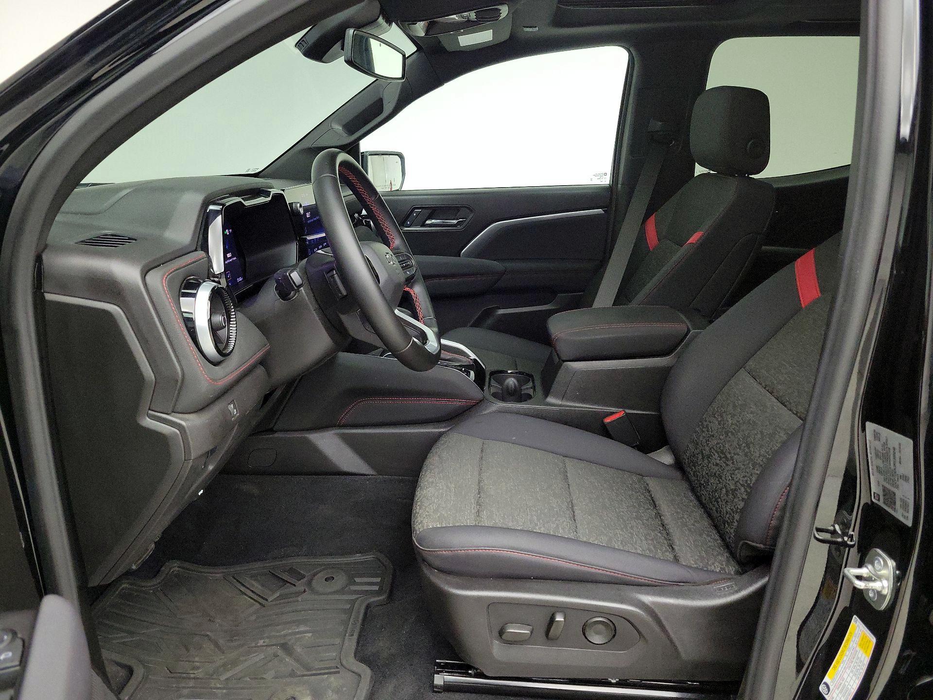 Thumbnail: 2024 Chevrolet Colorado - 11