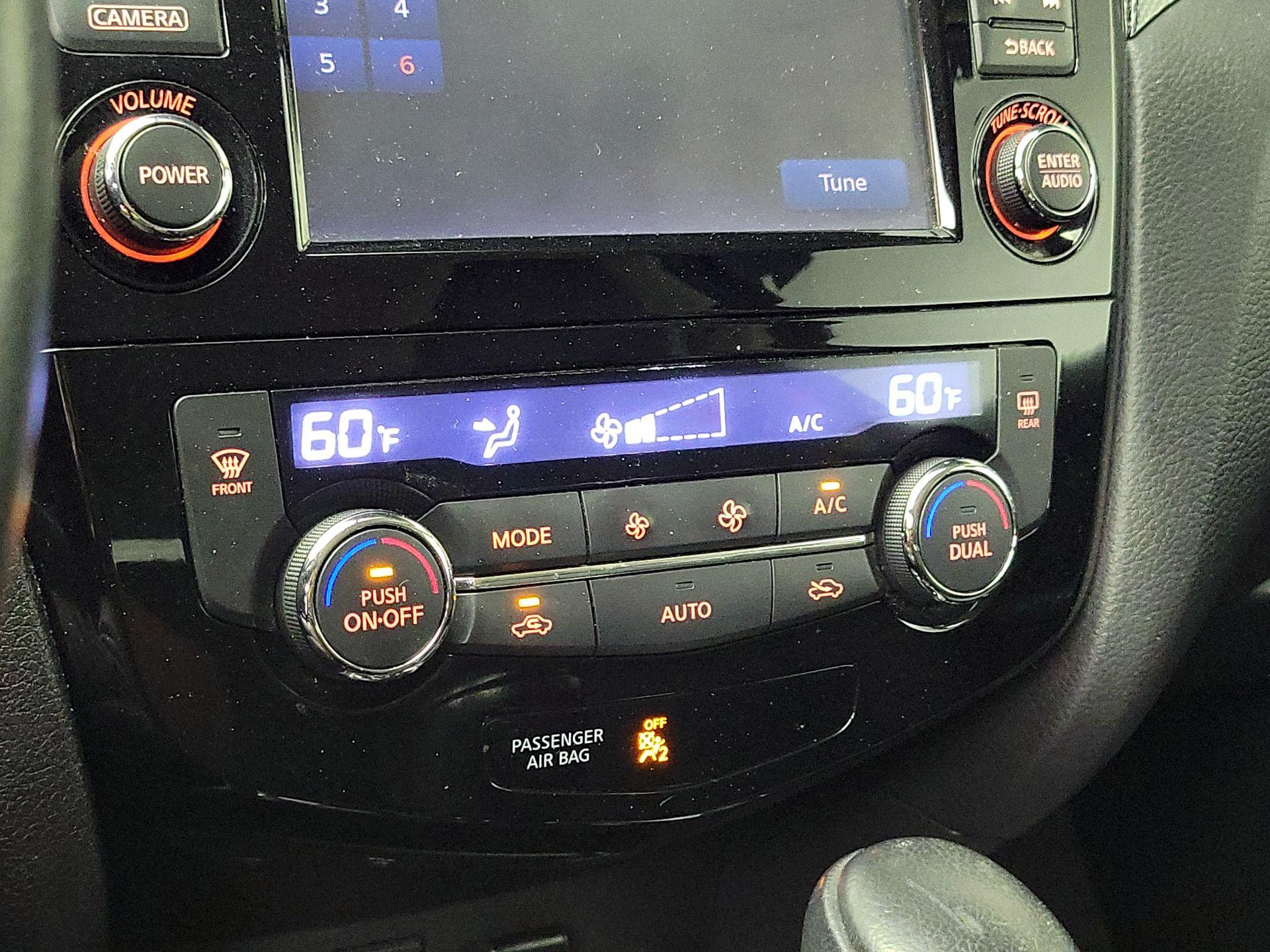 Thumbnail: 2015 Nissan Rogue - 16