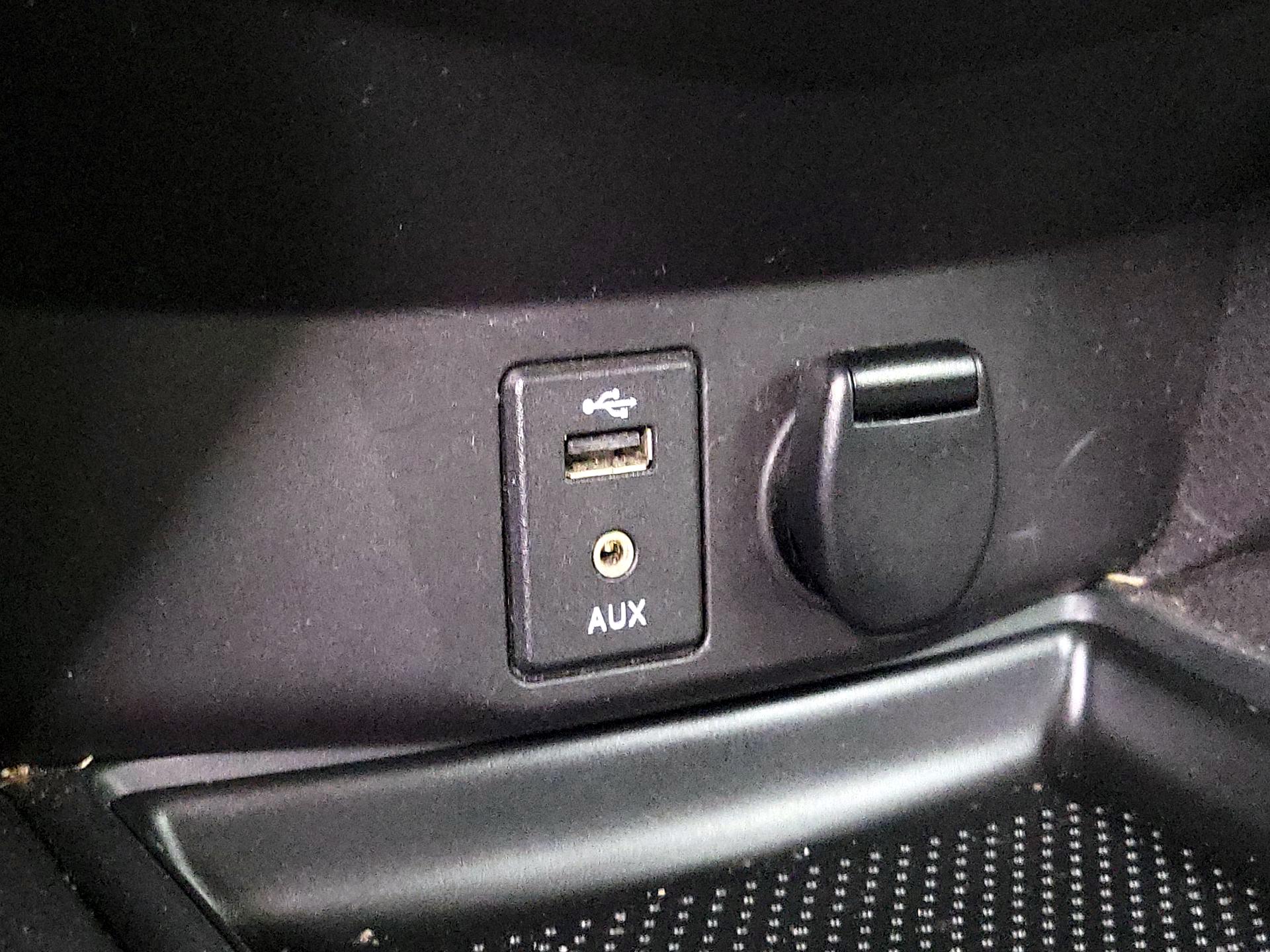 Thumbnail: 2015 Nissan Rogue - 18