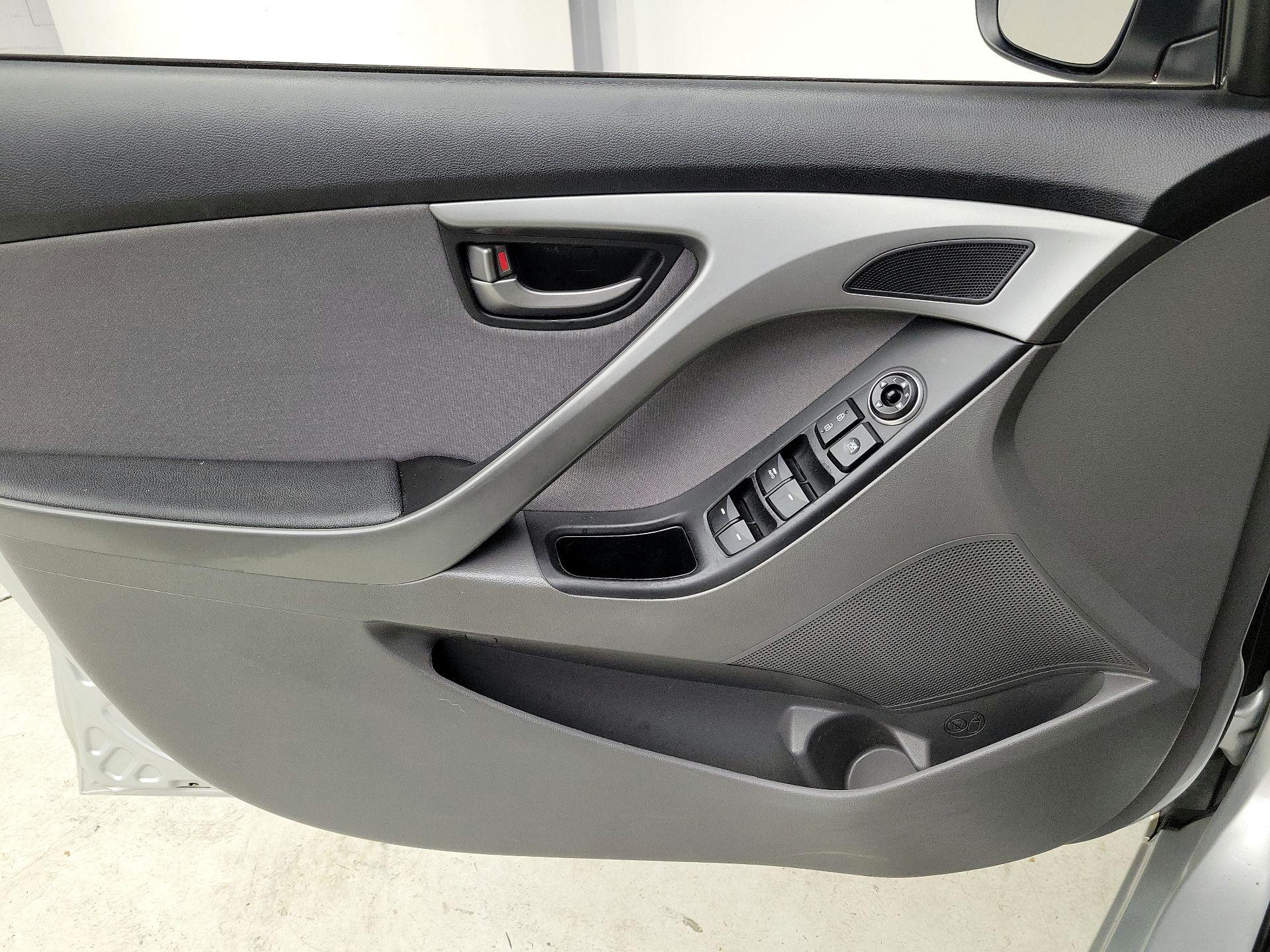 Thumbnail: 2015 Hyundai Elantra - 12
