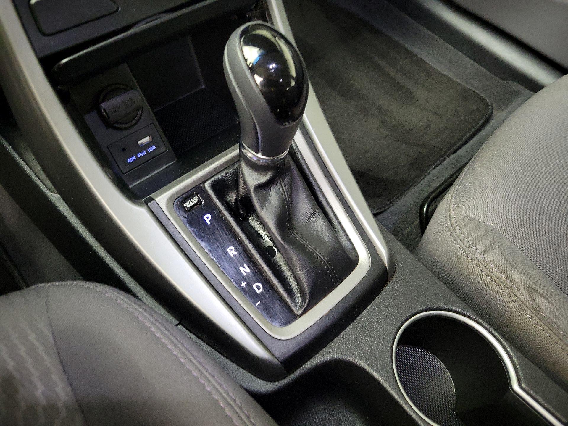 Thumbnail: 2015 Hyundai Elantra - 17
