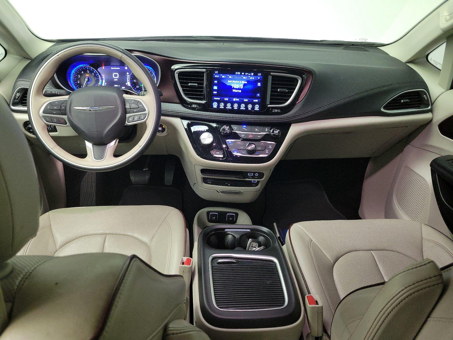 Thumbnail: 2017 Chrysler Pacifica - 9