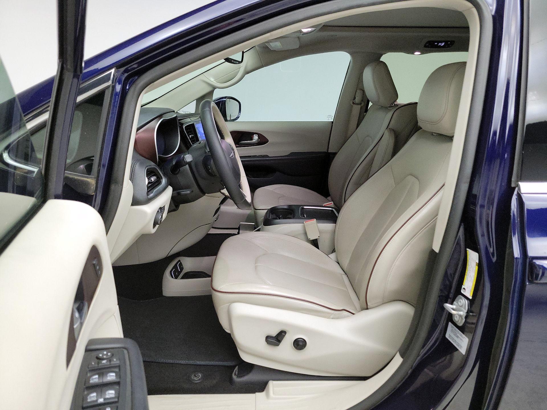 Thumbnail: 2017 Chrysler Pacifica - 11