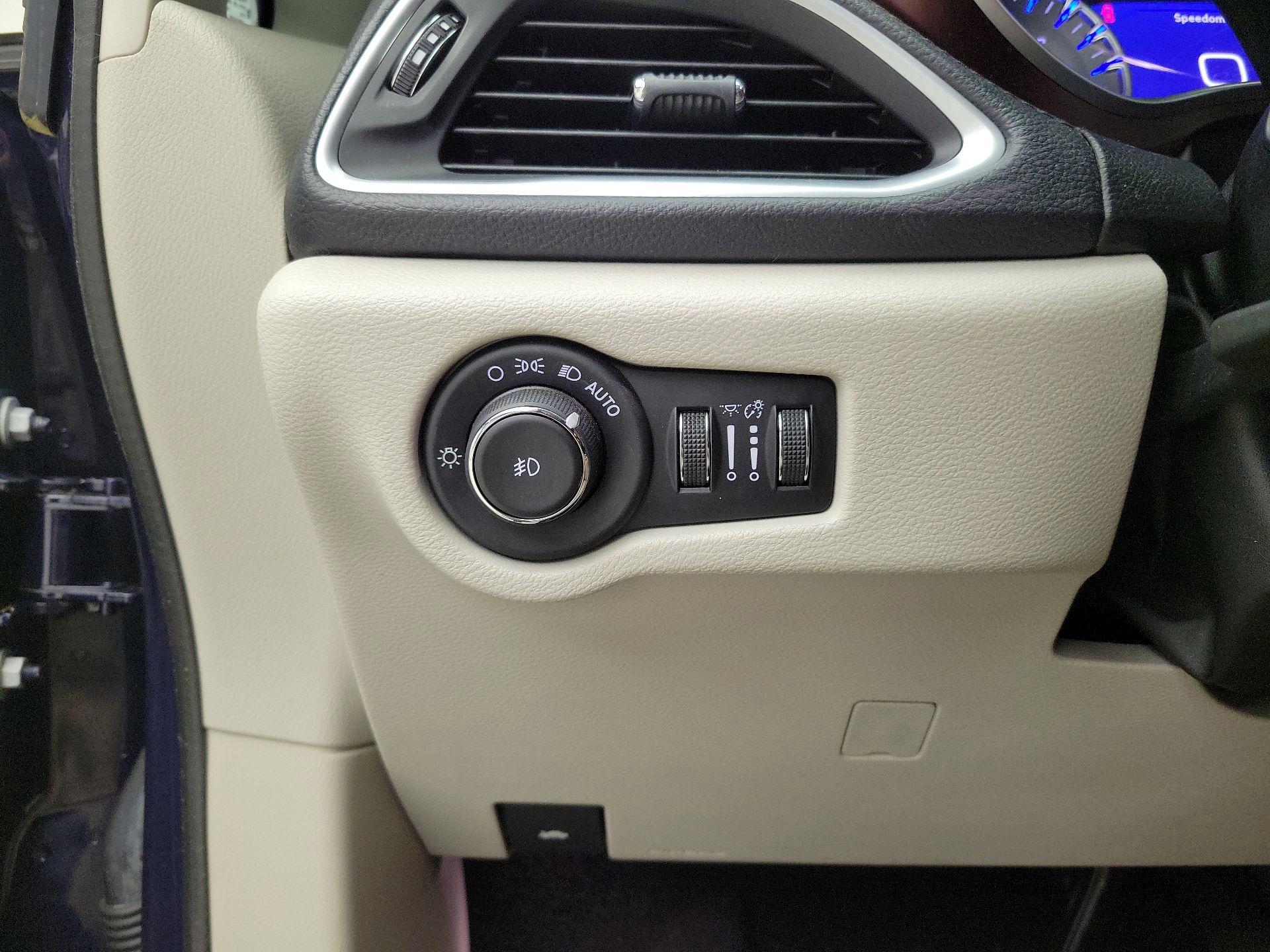 Thumbnail: 2017 Chrysler Pacifica - 13