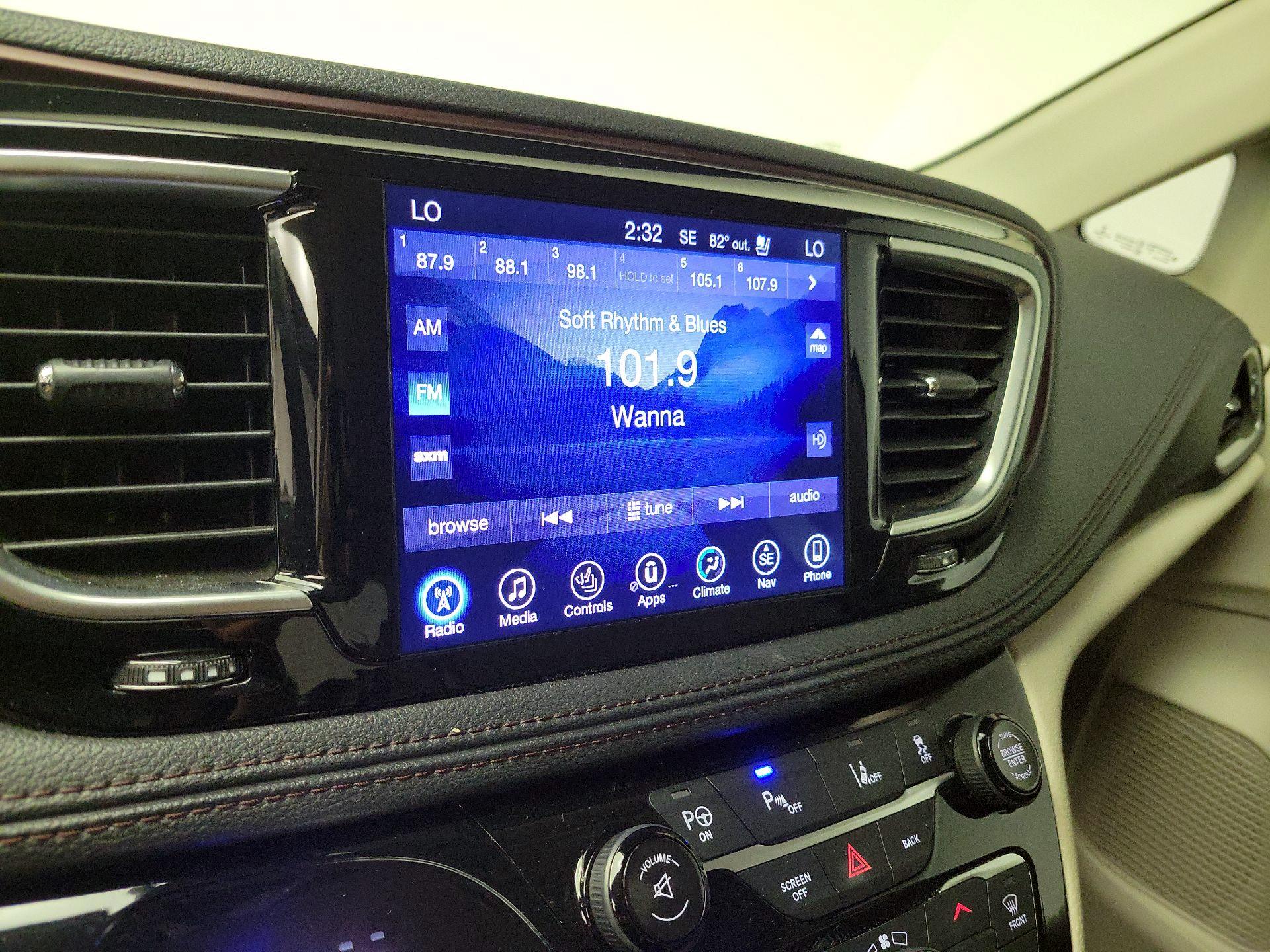Thumbnail: 2017 Chrysler Pacifica - 15