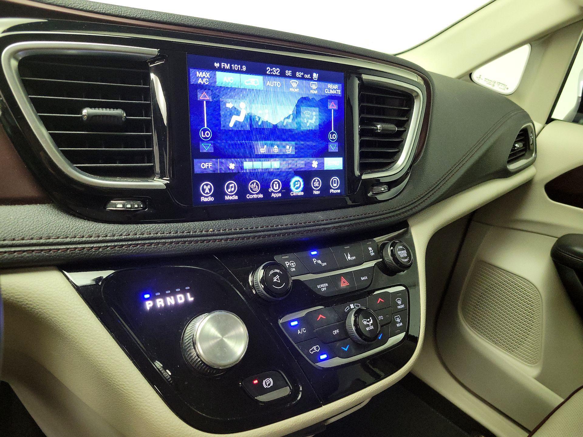 Thumbnail: 2017 Chrysler Pacifica - 16