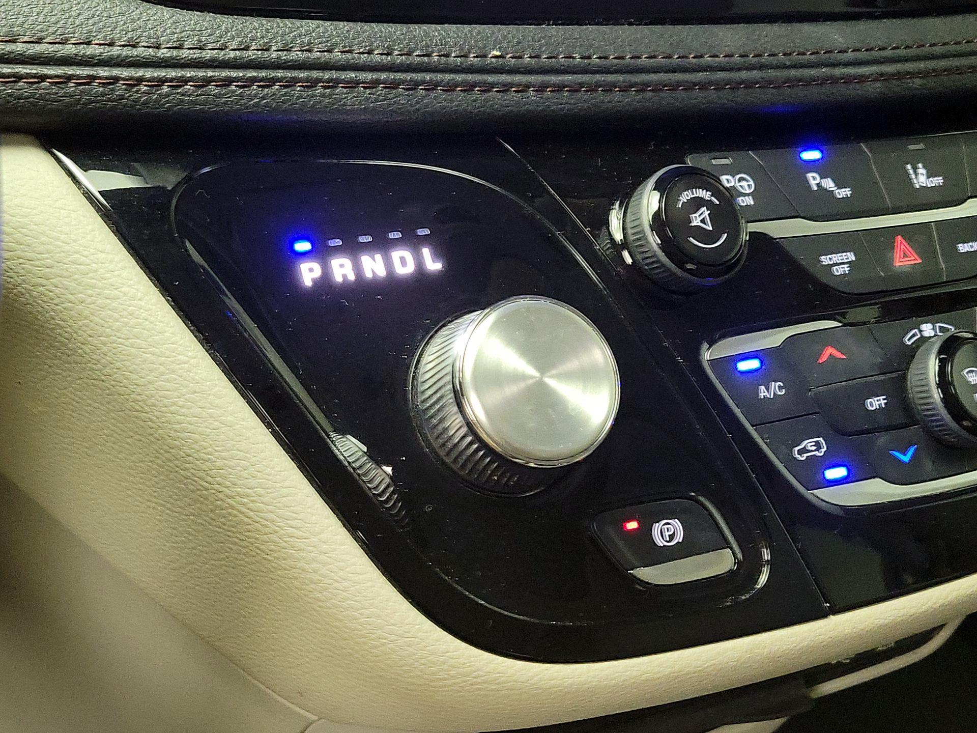 Thumbnail: 2017 Chrysler Pacifica - 17