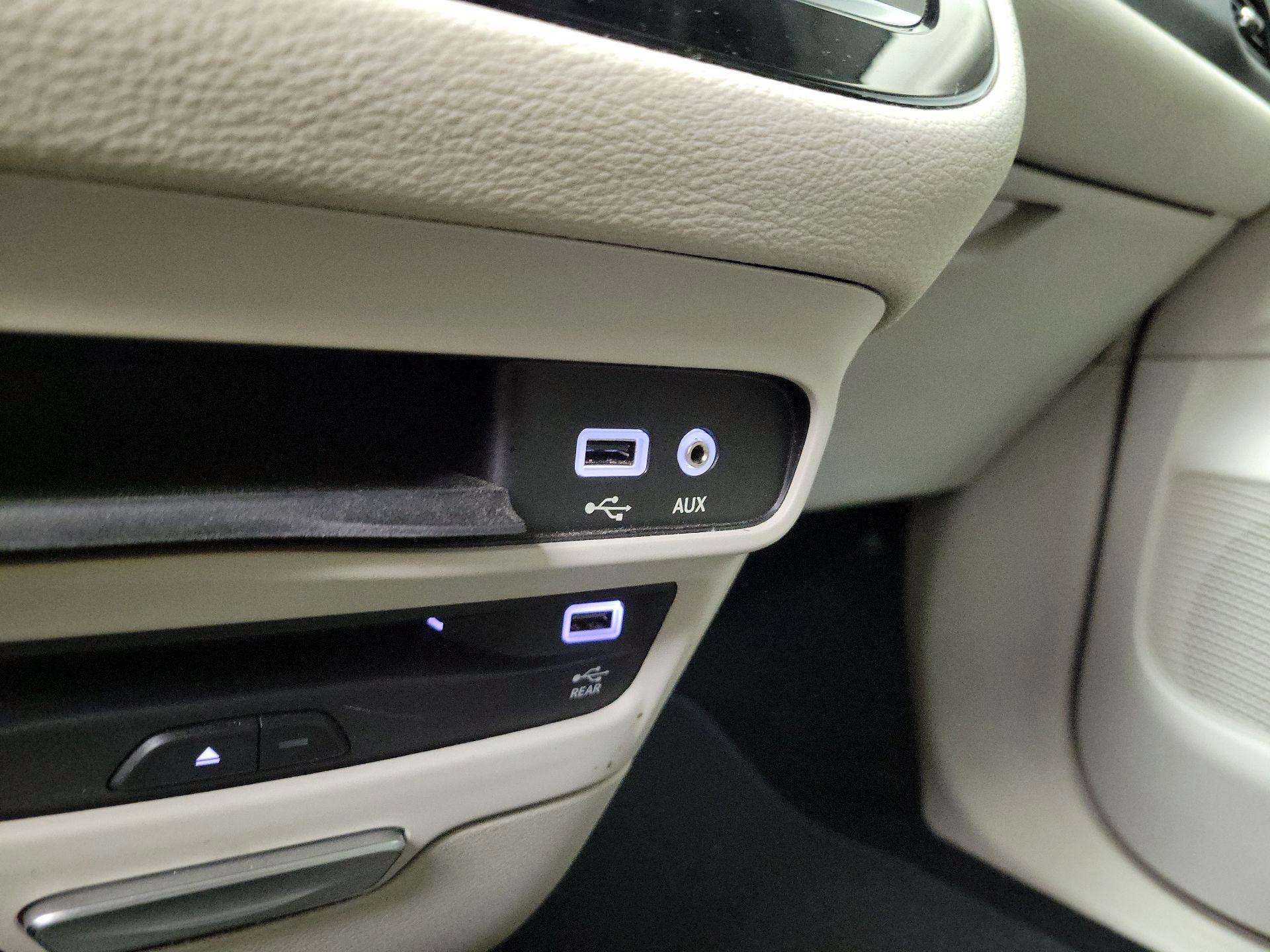 Thumbnail: 2017 Chrysler Pacifica - 18