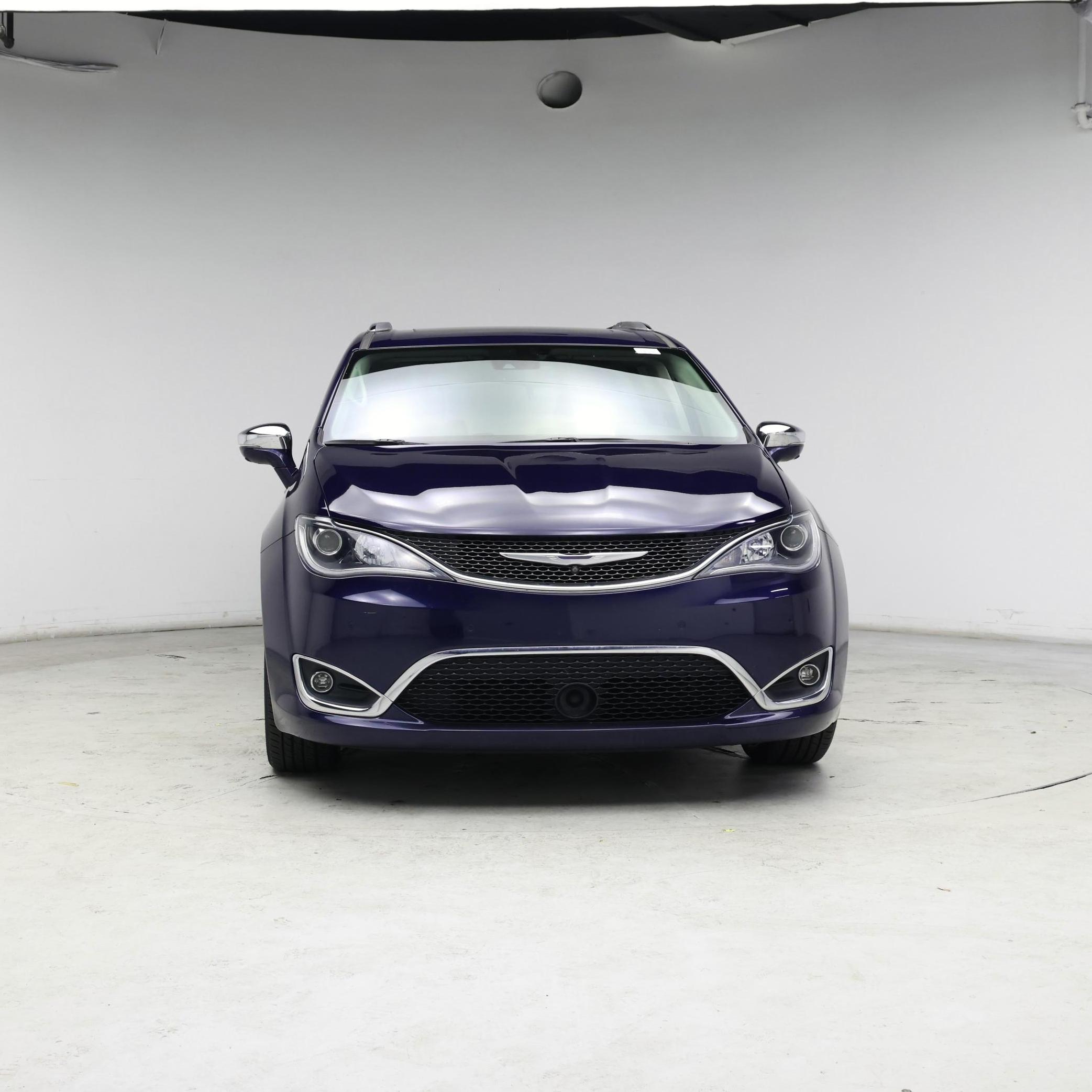 Thumbnail: 2017 Chrysler Pacifica - 5