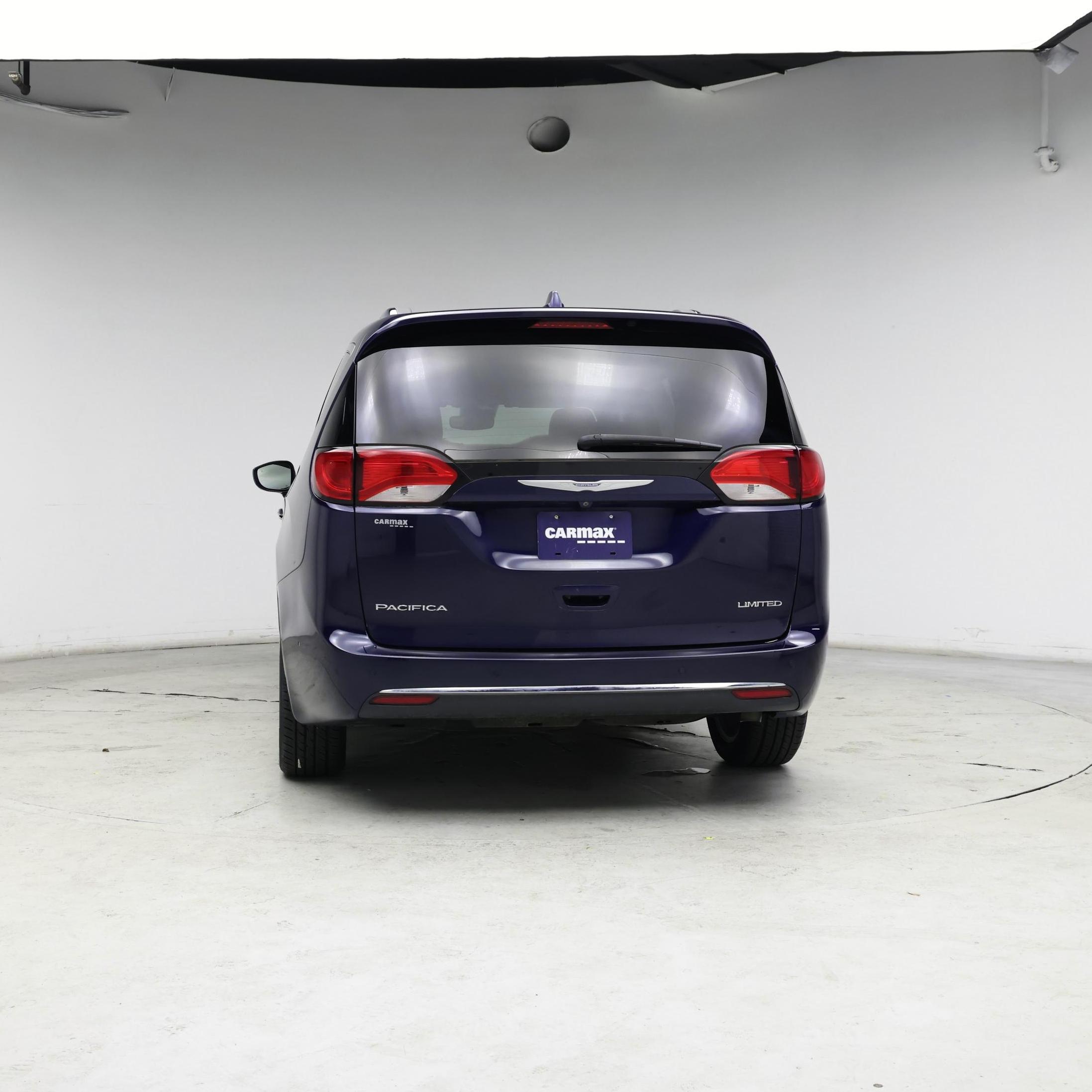Thumbnail: 2017 Chrysler Pacifica - 6
