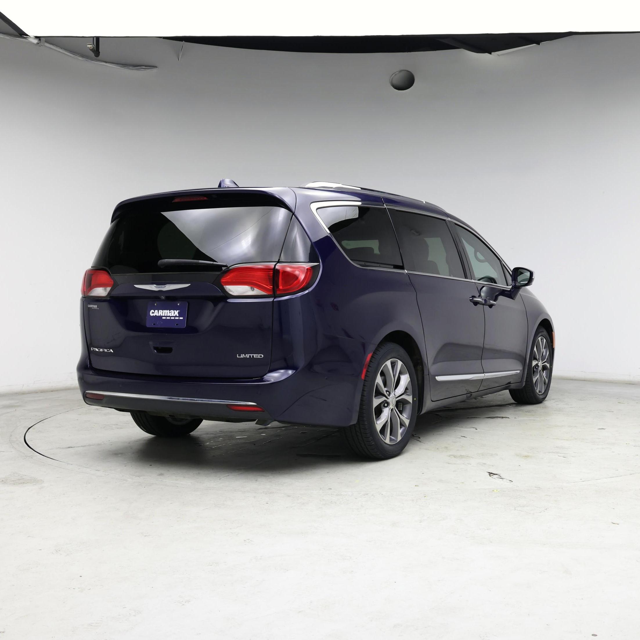 Thumbnail: 2017 Chrysler Pacifica - 8