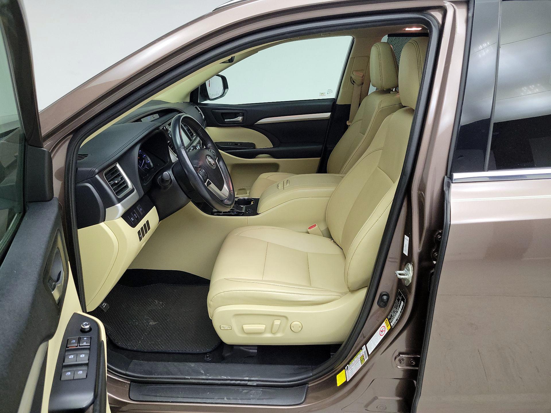 Thumbnail: 2019 Toyota Highlander - 11
