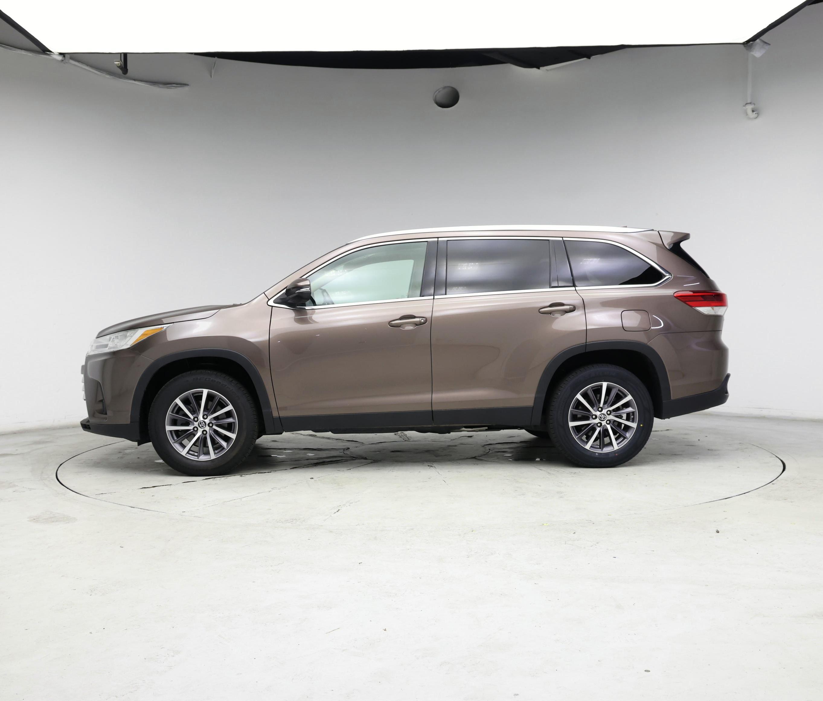 Thumbnail: 2019 Toyota Highlander - 3