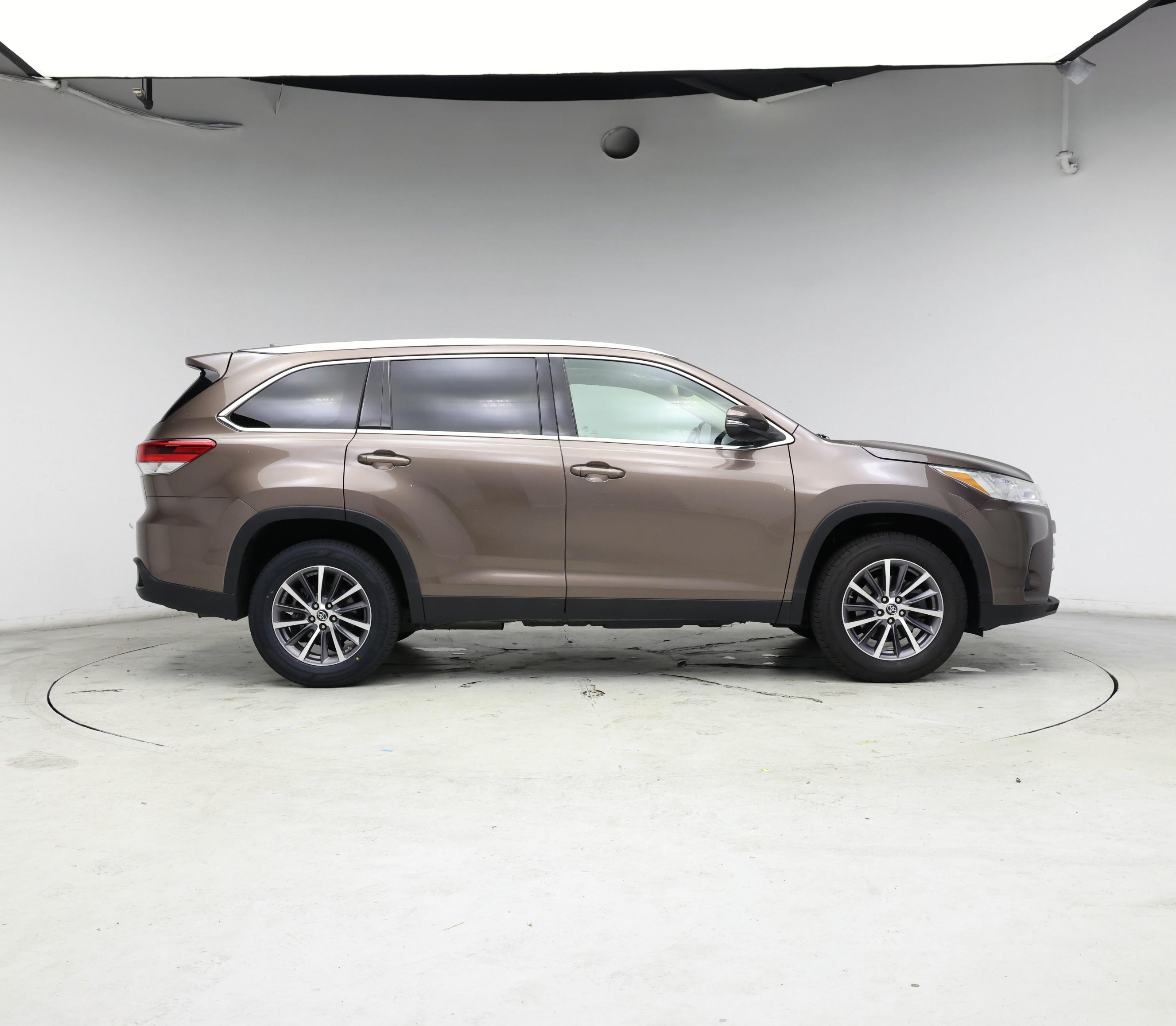 Thumbnail: 2019 Toyota Highlander - 7